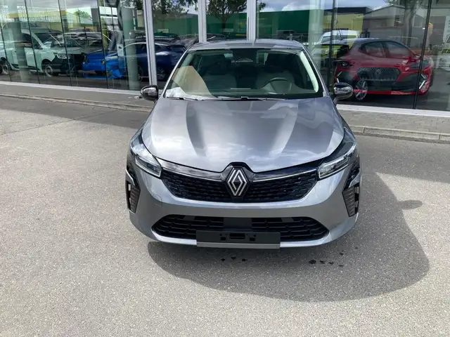 Renault Clio view 2