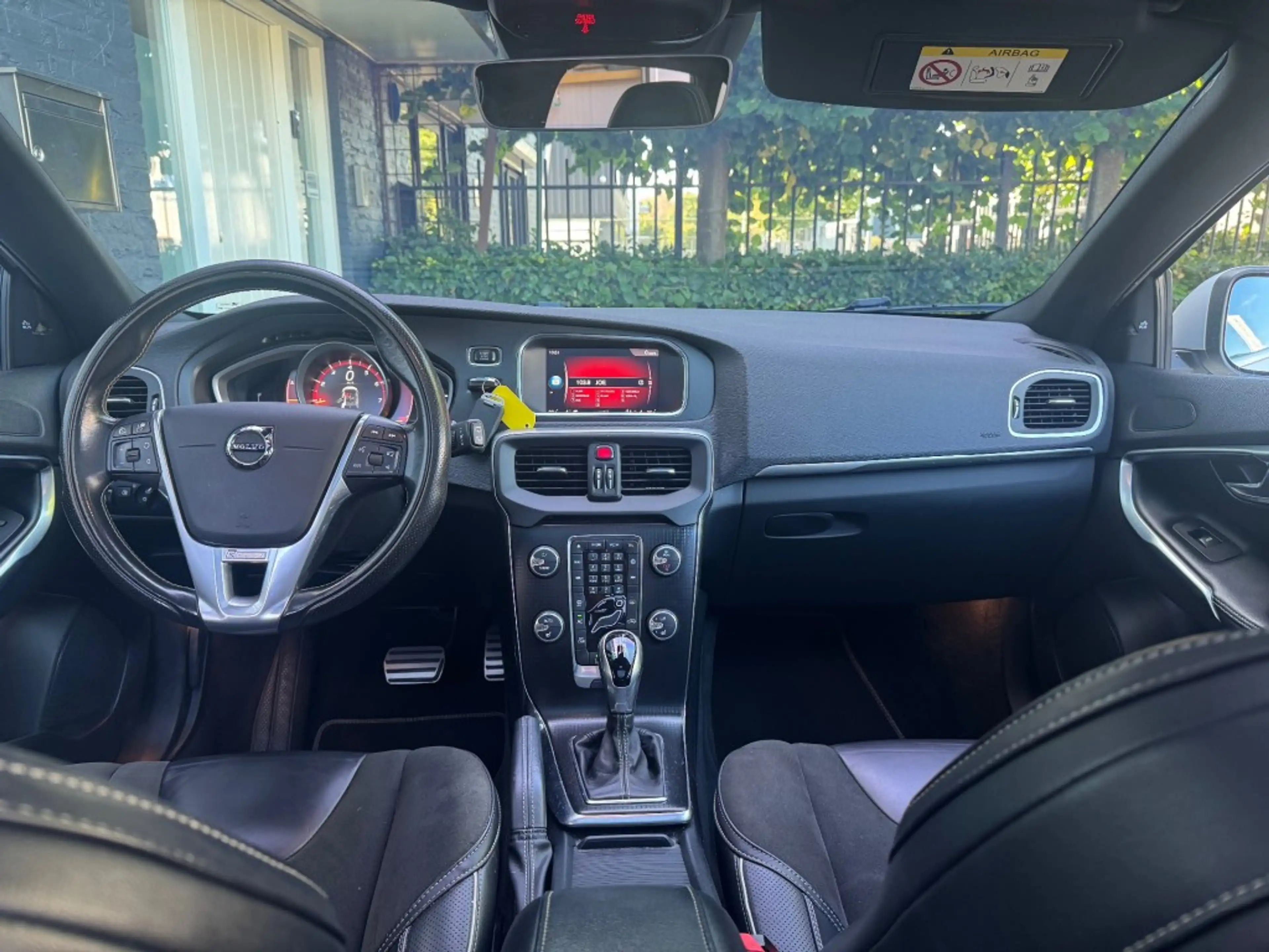 Volvo V40 2.0 T4 Aut. R-Design 190pk + LED + 1/2 Leder + Cam — photo 12