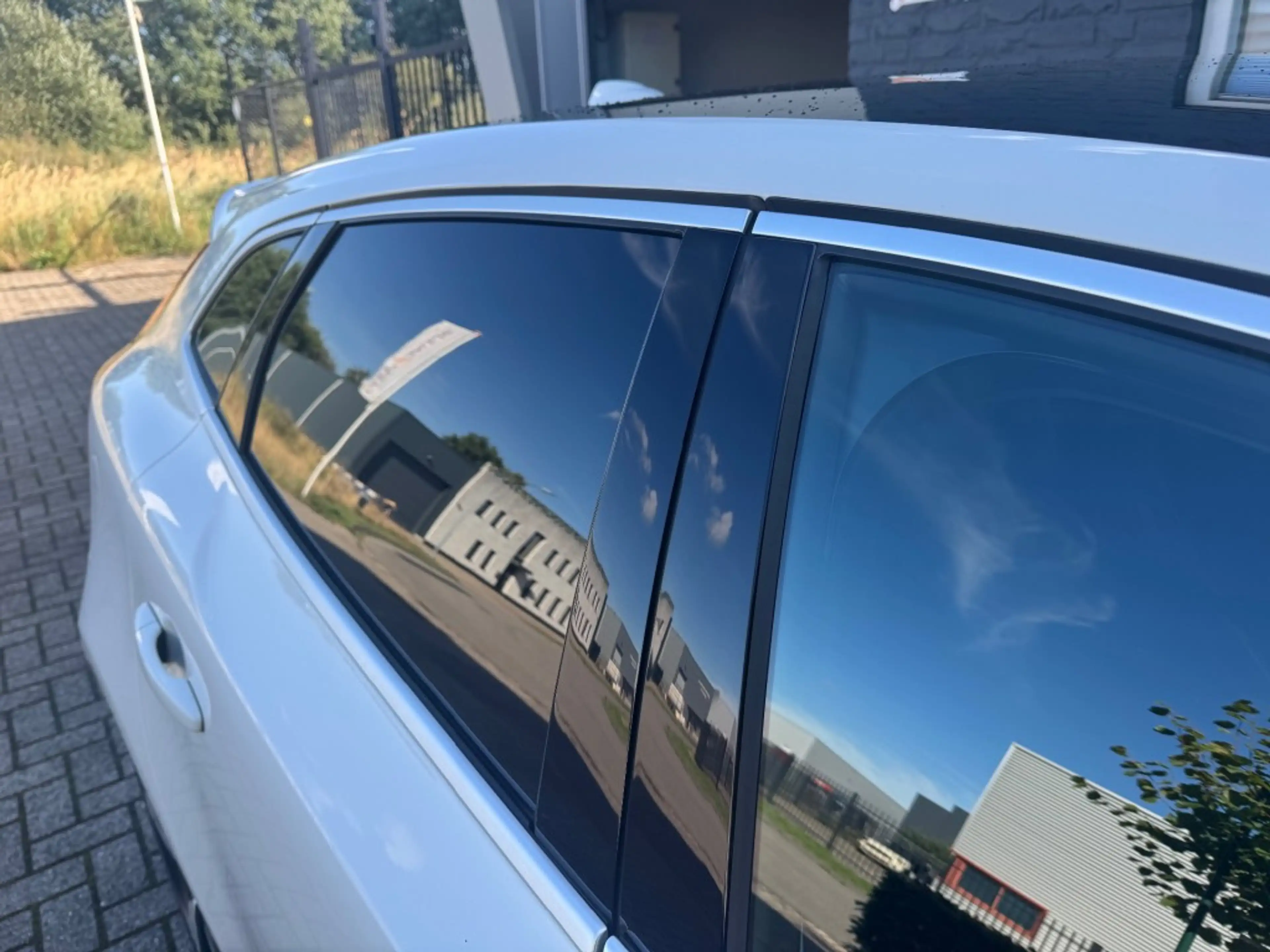 Volvo V40 2.0 T4 Aut. R-Design 190pk + LED + 1/2 Leder + Cam — photo 10