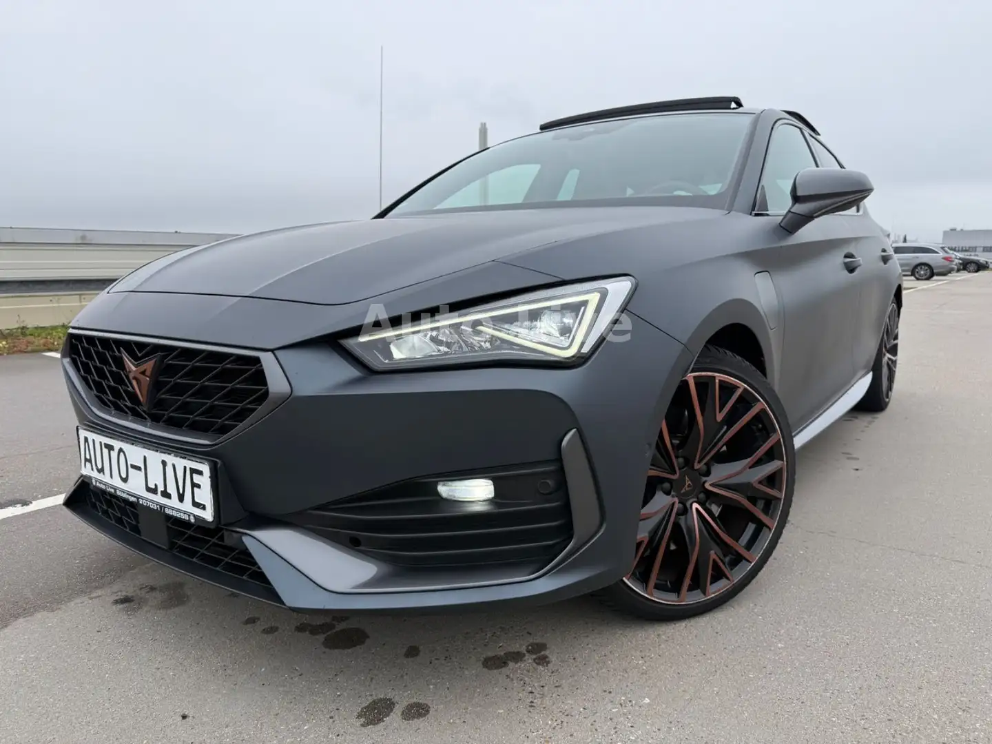 CUPRA Leon Cupra Leon 1.4 e-HYBRID*DSG*PAN*VIR*SSL*KAME*MAT Grau - 1