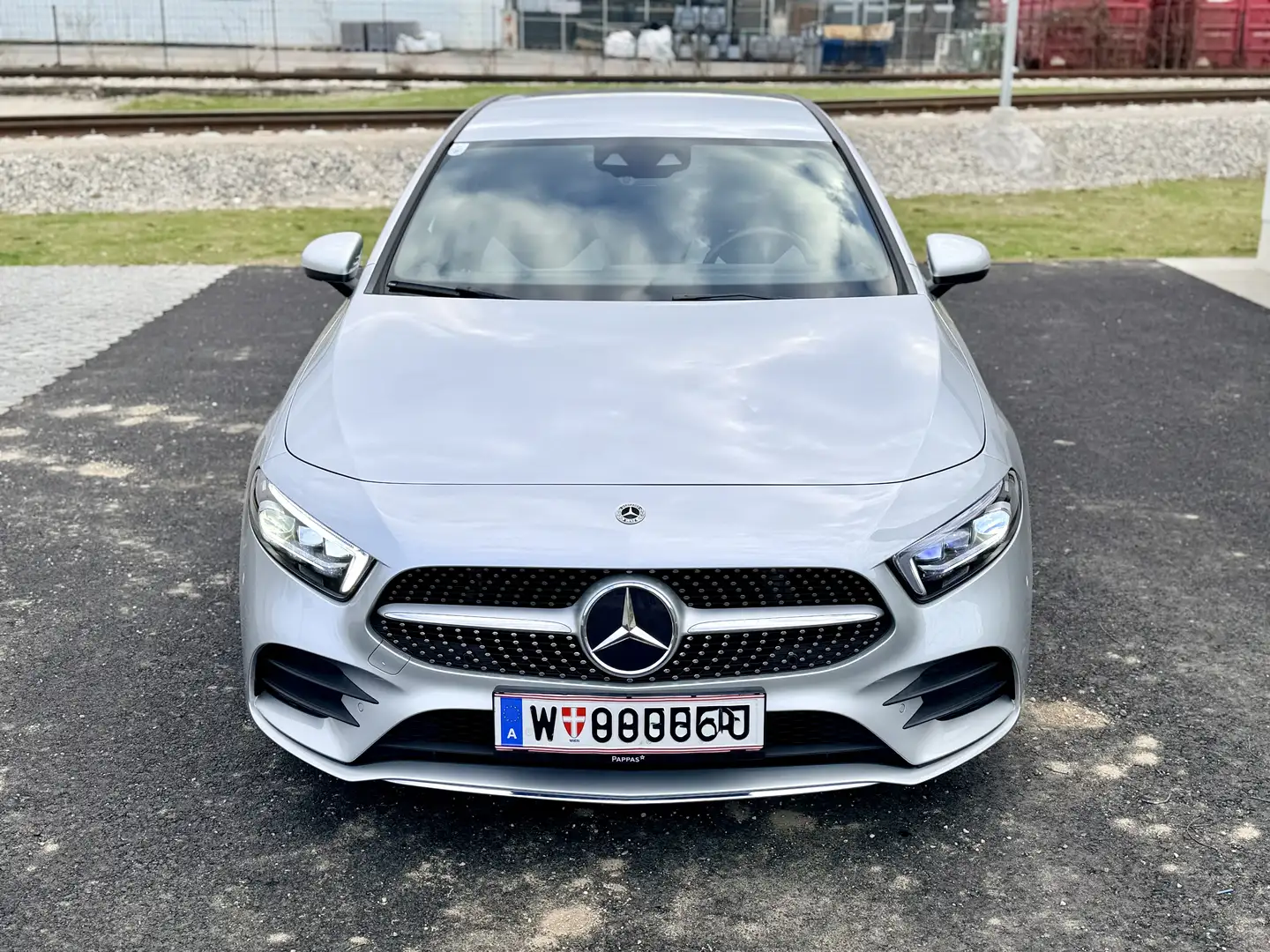 Mercedes-Benz A 200 AMG line Silber - 2