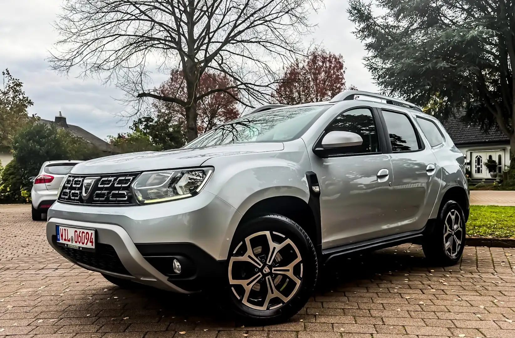 Dacia Duster II Prestige*360°*LEDER*NAVI*CarPlay*TEMPO Grau - 2
