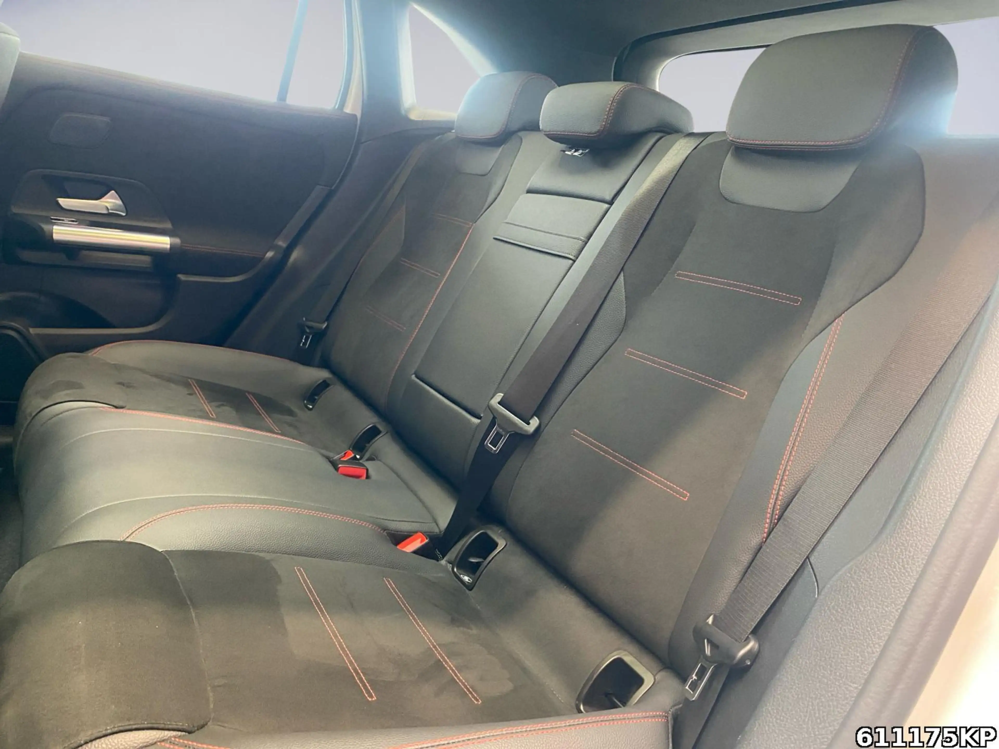 Mercedes-Benz EQA 300 4M AMG Pano Distronic 360° Keyless LED. — photo 11