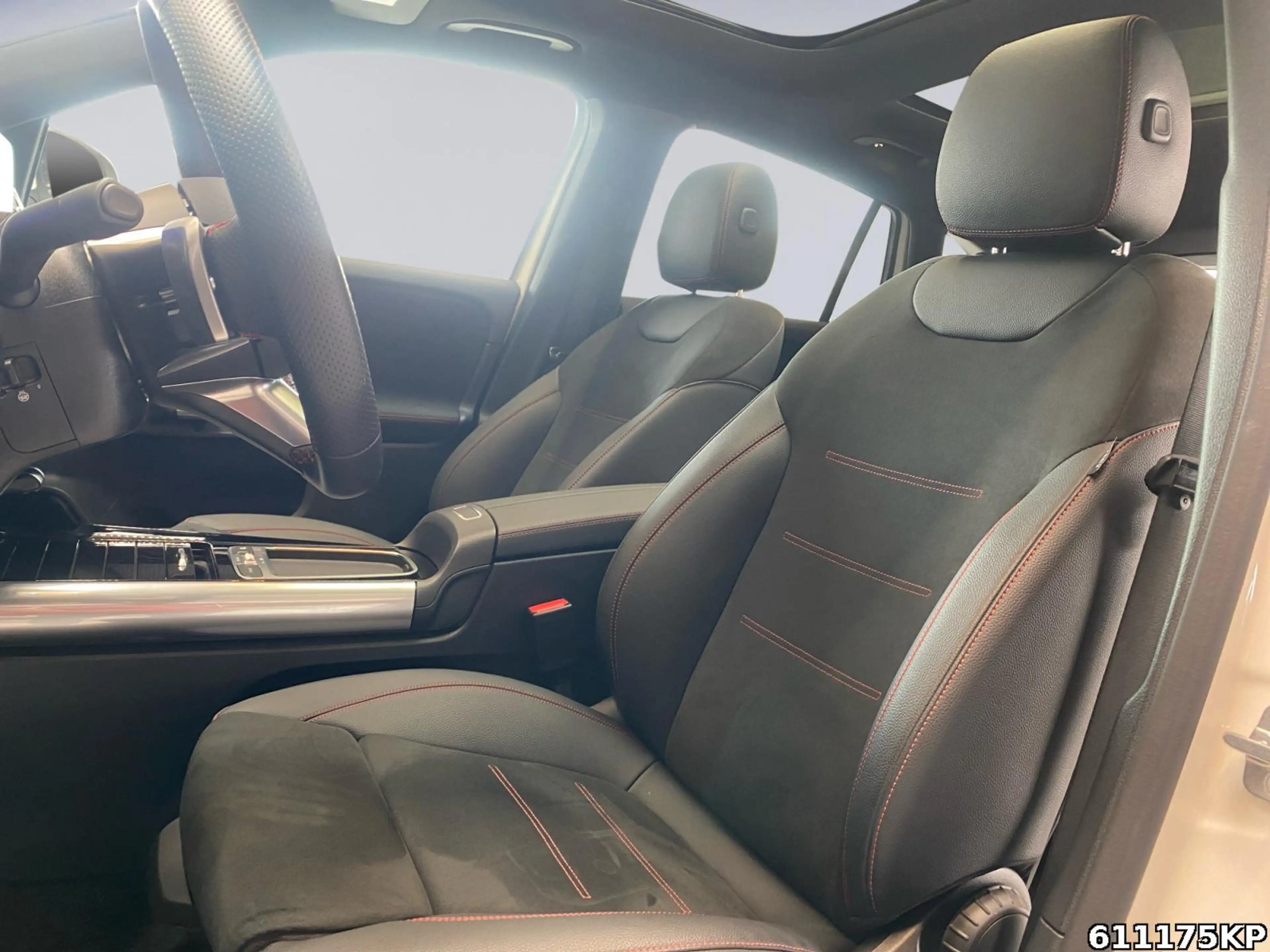 Mercedes-Benz EQA 300 4M AMG Pano Distronic 360° Keyless LED. — photo 10