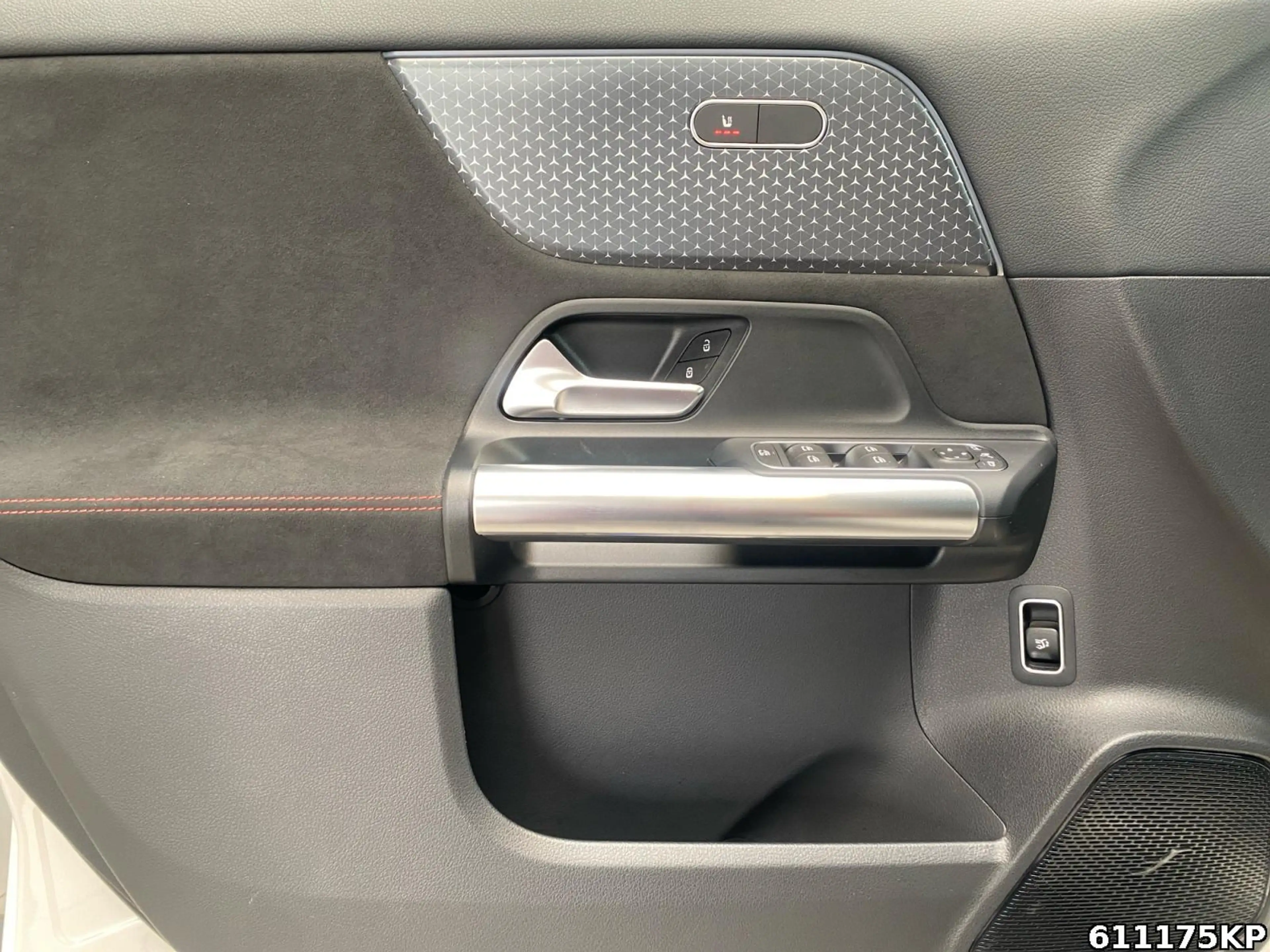 Mercedes-Benz EQA 300 4M AMG Pano Distronic 360° Keyless LED. — photo 14