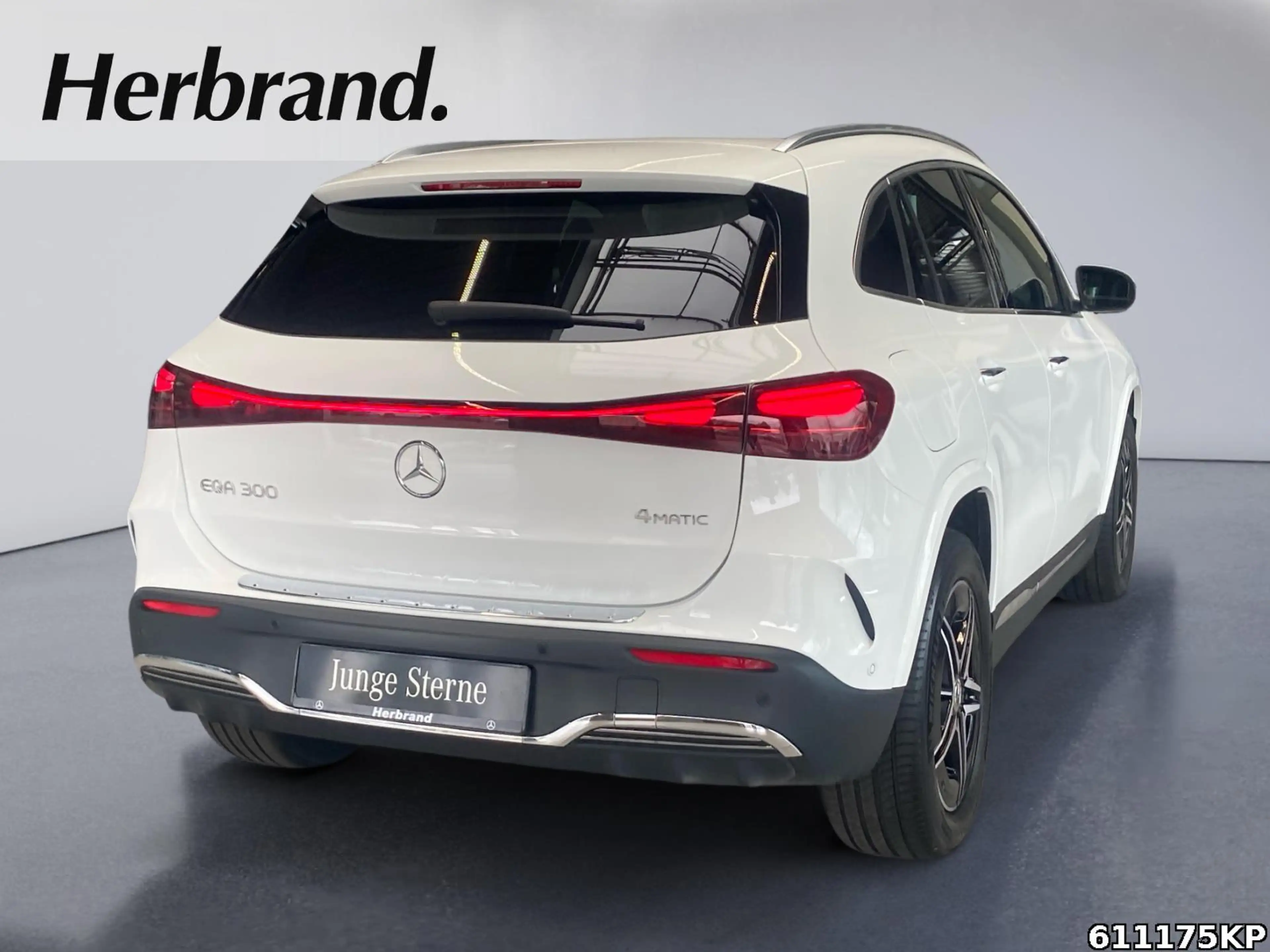 Mercedes-Benz EQA 300 4M AMG Pano Distronic 360° Keyless LED. — photo 3