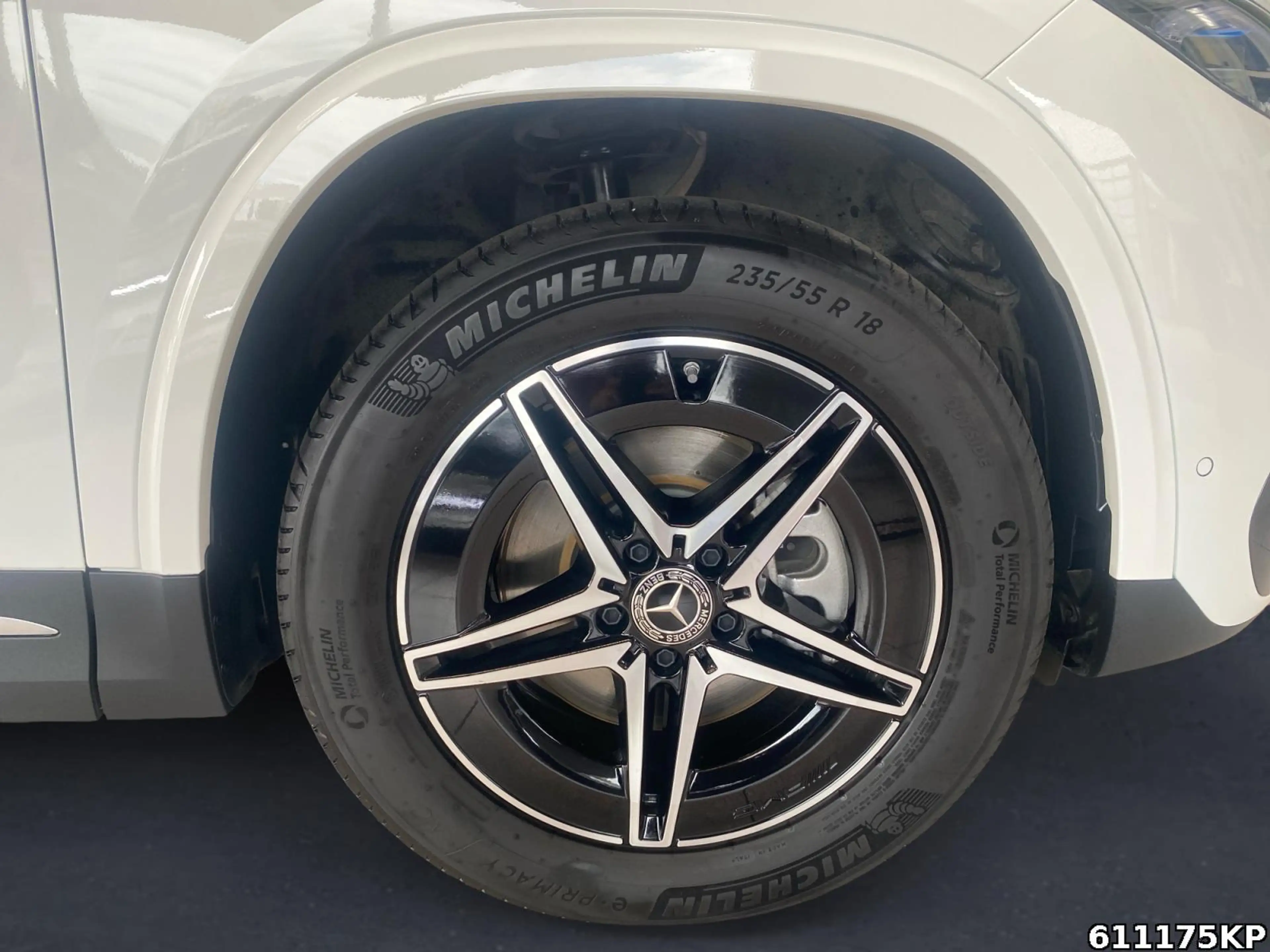 Mercedes-Benz EQA 300 4M AMG Pano Distronic 360° Keyless LED. — photo 5