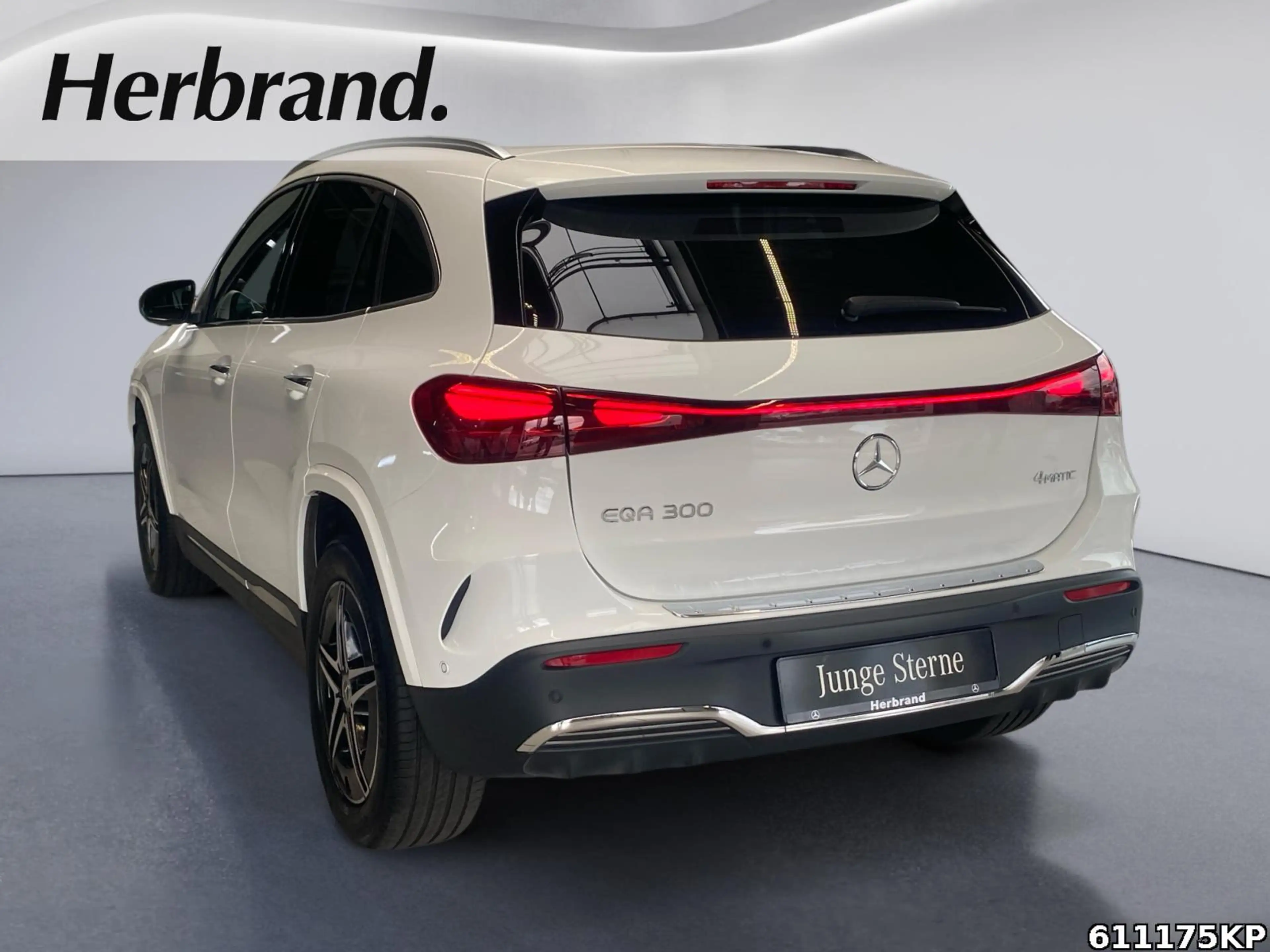 Mercedes-Benz EQA 300 4M AMG Pano Distronic 360° Keyless LED. — photo 4