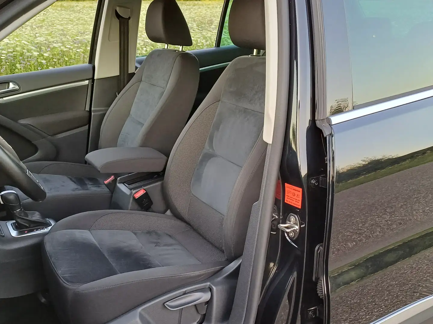 Volkswagen Tiguan 1.4 TSI Sport&Style /Prachtige auto!/100% onderhou Zwart - 2