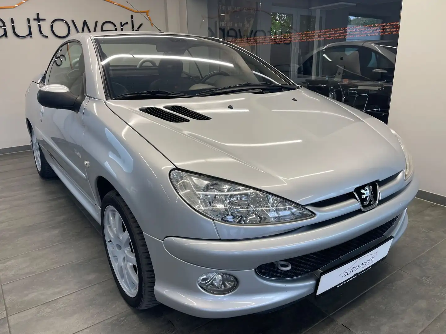 Peugeot 206 Cabriolet CC Quiksilver*Klimaaut./Sportsitze Grijs - 1