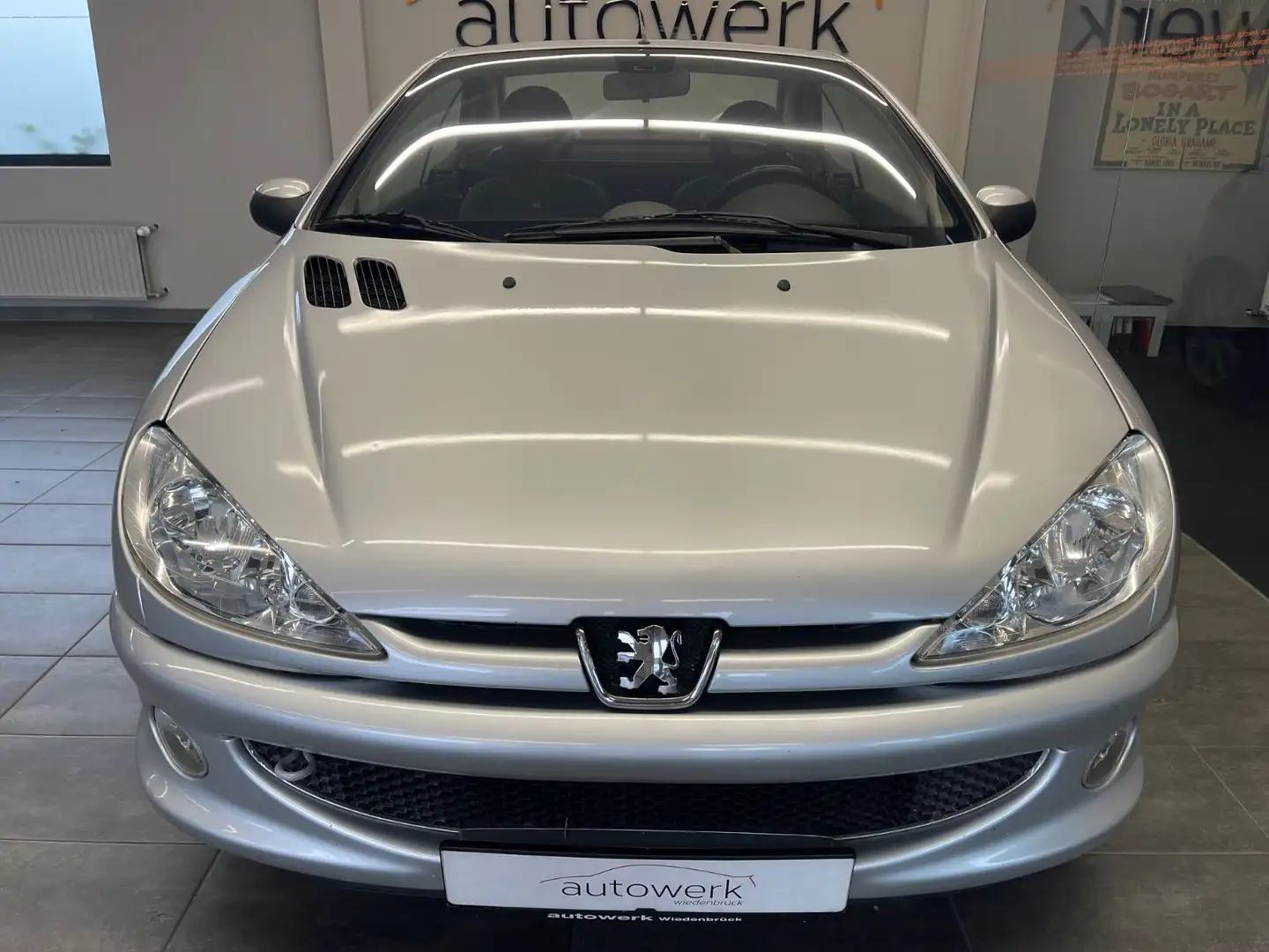 Peugeot 206 Cabriolet CC Quiksilver*Klimaaut./Sportsitze Grijs - 2