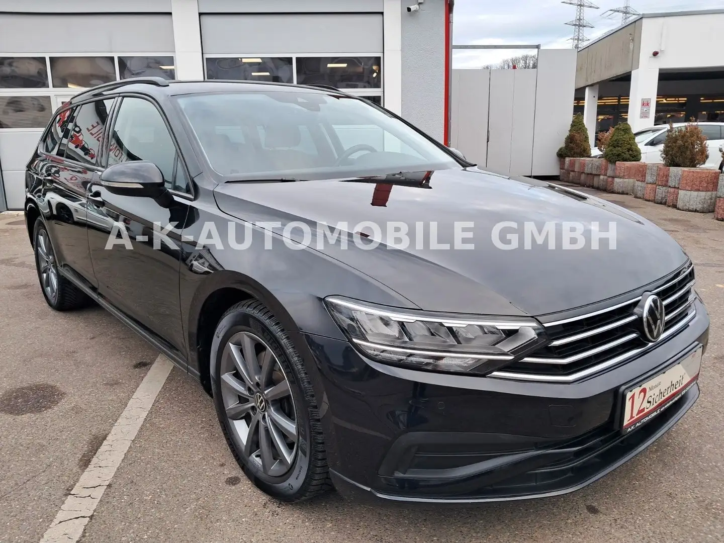 Volkswagen Passat Variant Conceptline DSG KAMERA NAVI SHZ Schwarz - 1