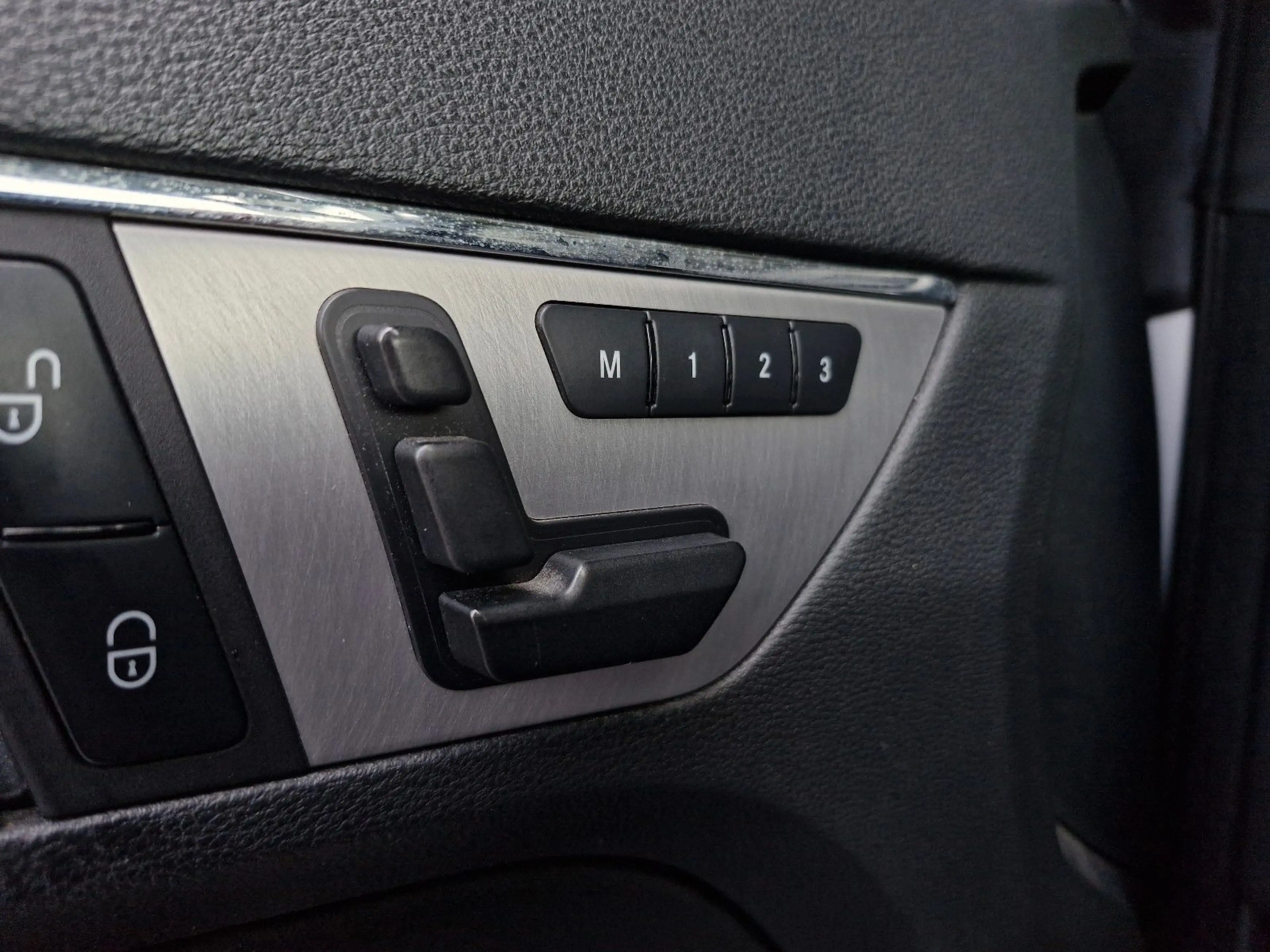 Mercedes-Benz E 250 CDI Coupe BlueEfficiency/LEDER/BI-XENON/PAN — photo 11