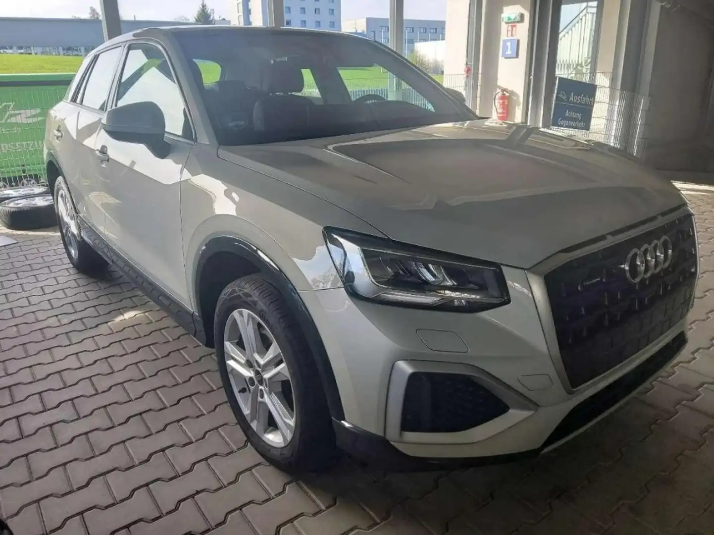 Audi Q2 40 TFSI quattro advanced *AHK*PANO*KAMERA* Argent - 2