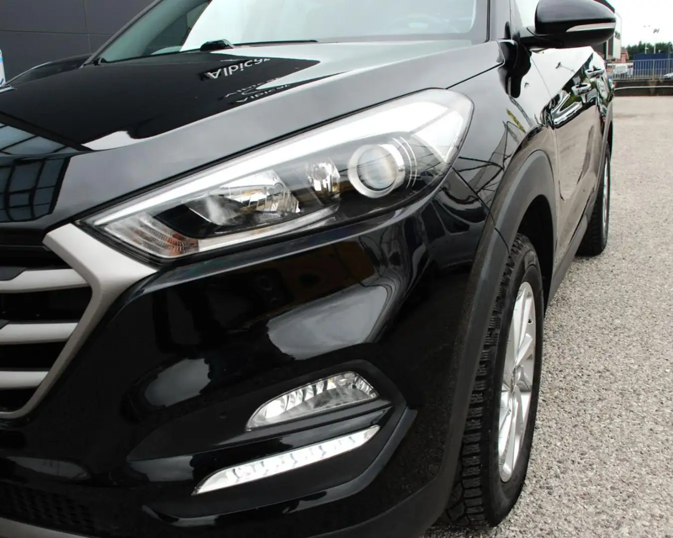 Hyundai TUCSON 1.7 CRDi  IX 35 XPossible Zwart - 2