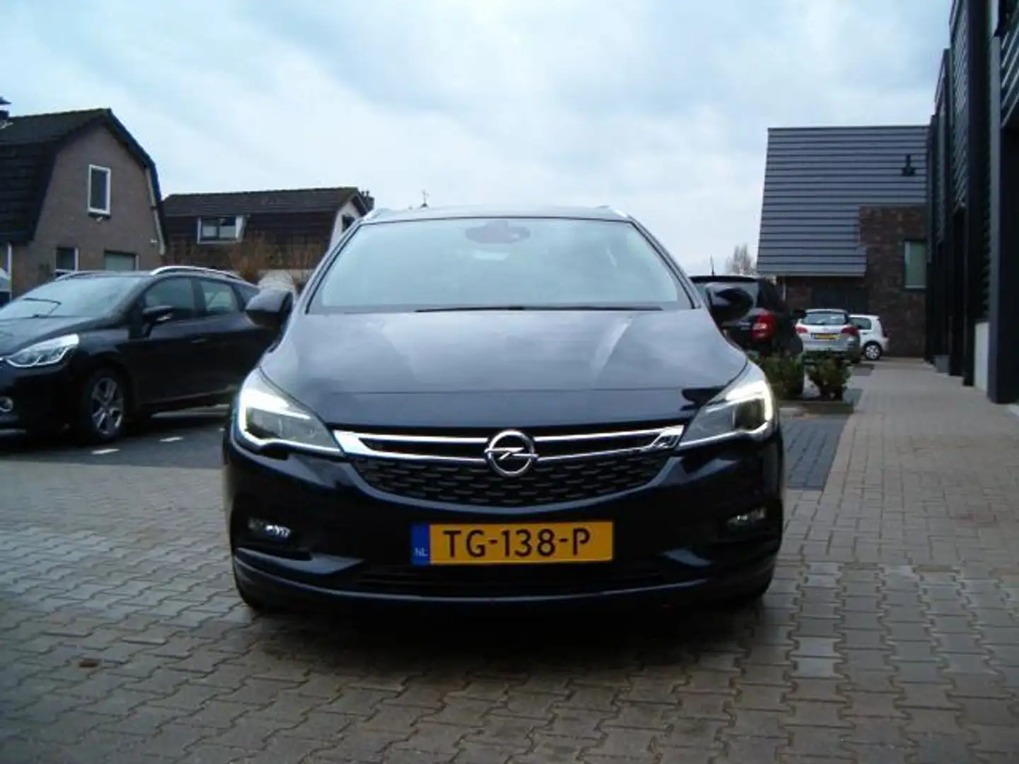 Opel Astra Sports Tourer 1.4 Business Executive + Trekhaak Blauw - 2