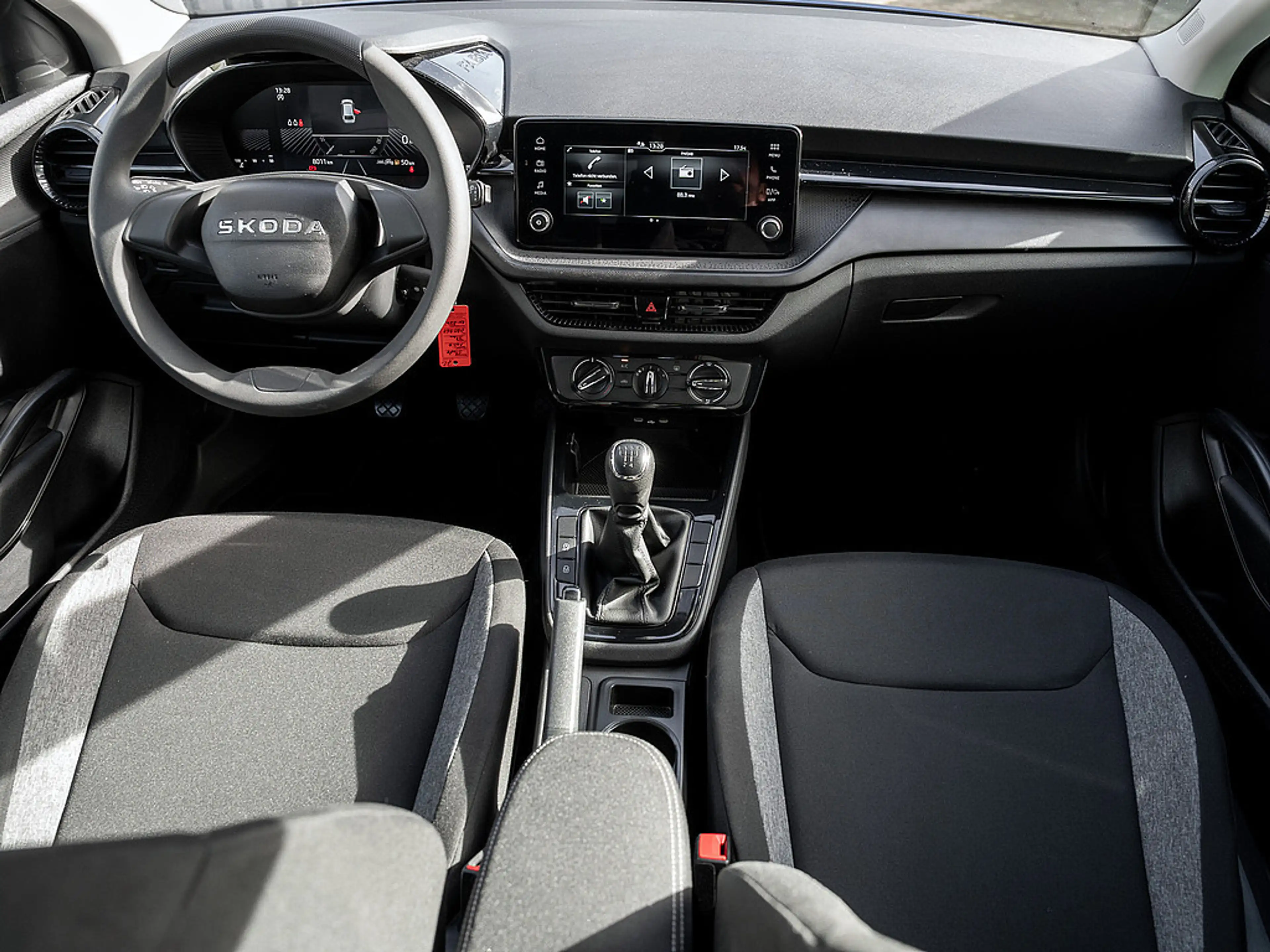 Skoda Fabia 1.0 MPI Essence LED KLIMA PDC — photo 7