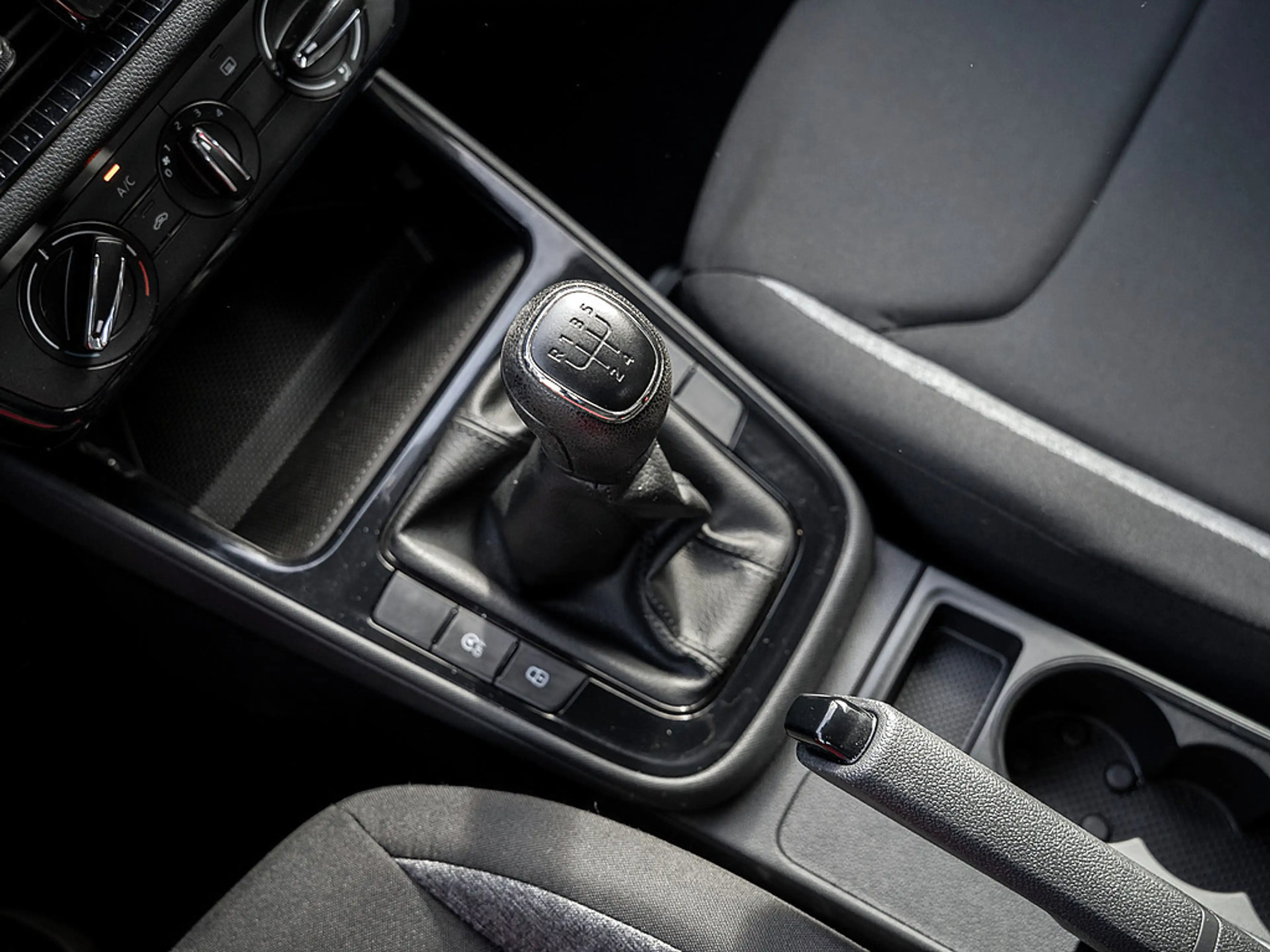 Skoda Fabia 1.0 MPI Essence LED KLIMA PDC — photo 10