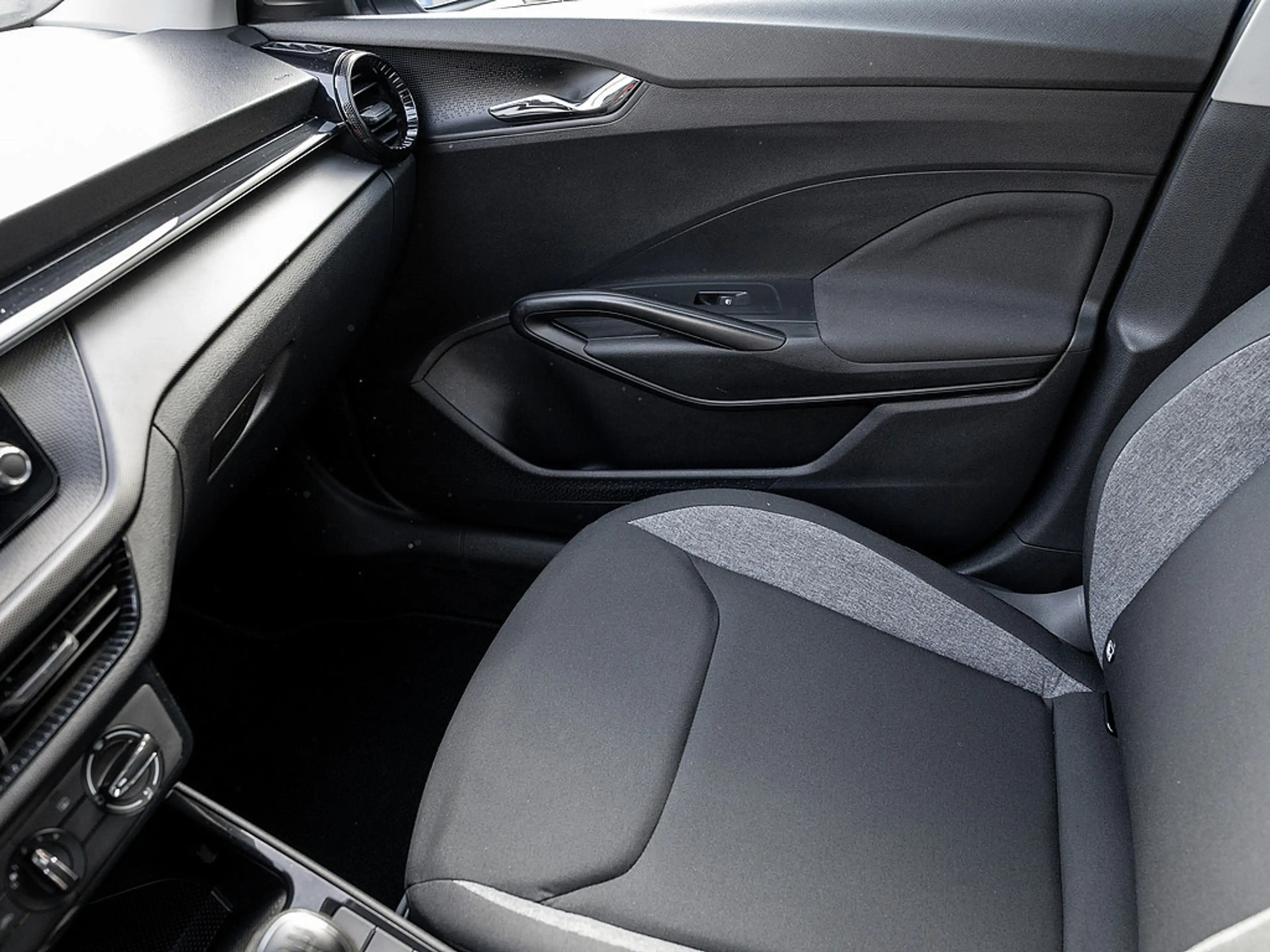 Skoda Fabia 1.0 MPI Essence LED KLIMA PDC — photo 11