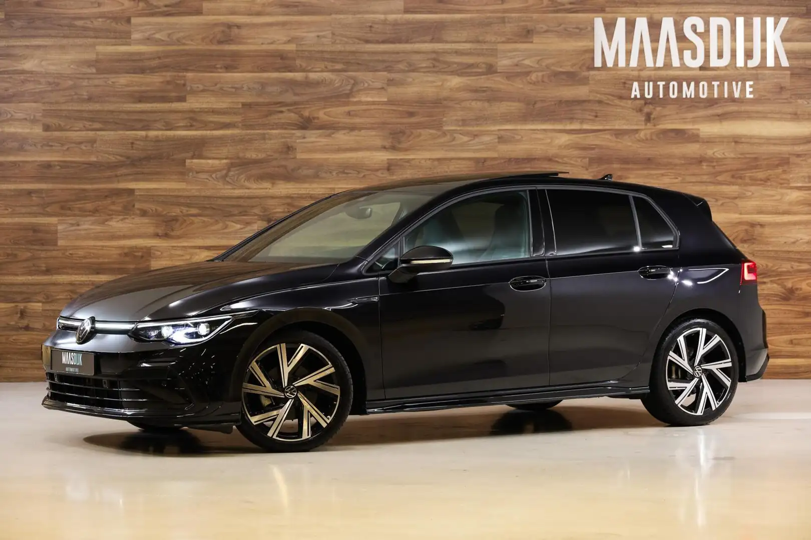 Volkswagen Golf 1.5 eTSI R-Line|Trekhaak|Pano|Blackline|ACC| Zwart - 1
