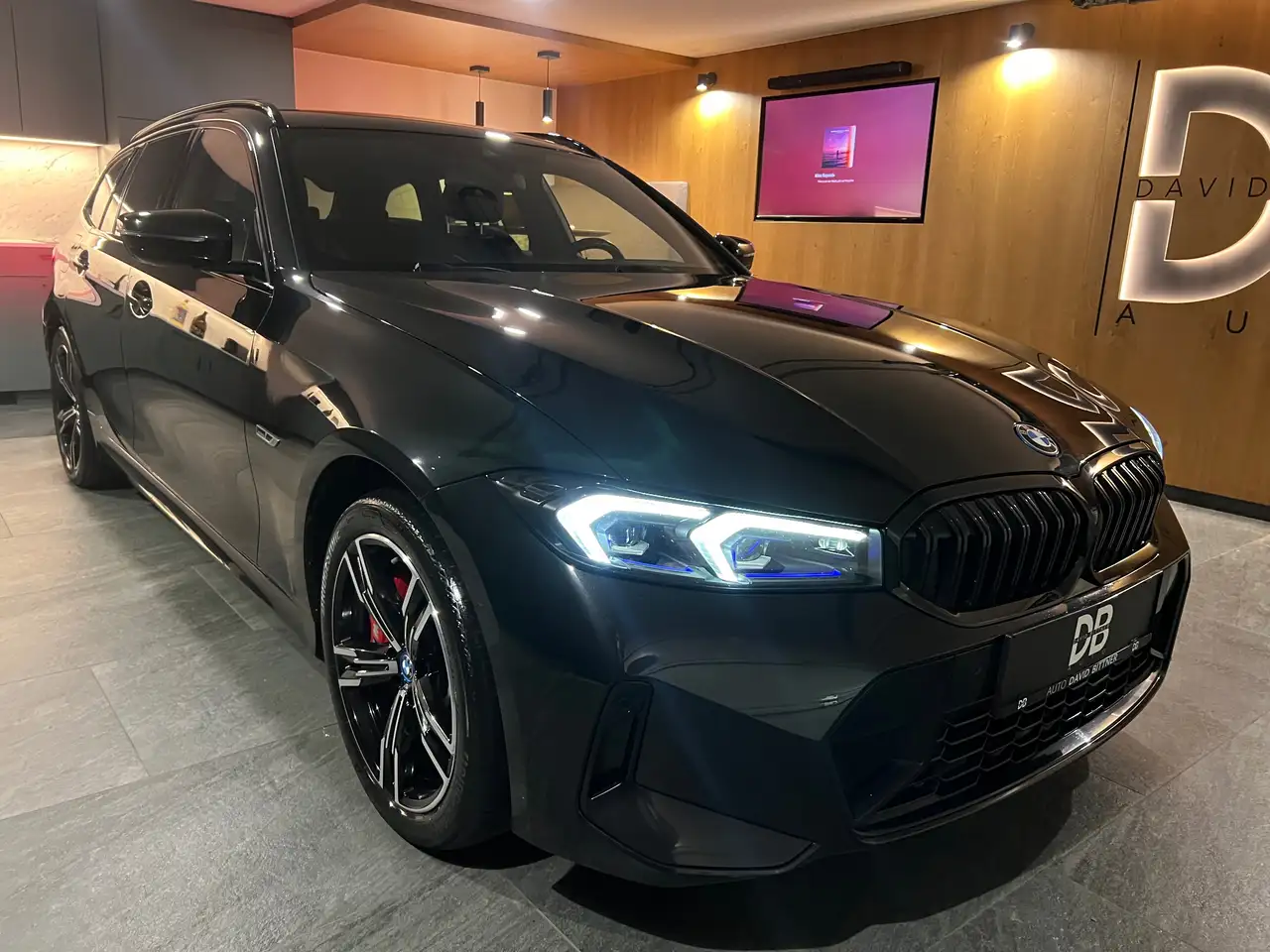 BMW 330 330e xDrive - M Sport Pro - adaptive LED - Shadow - Kamera - Black Line — photo 1 of 34