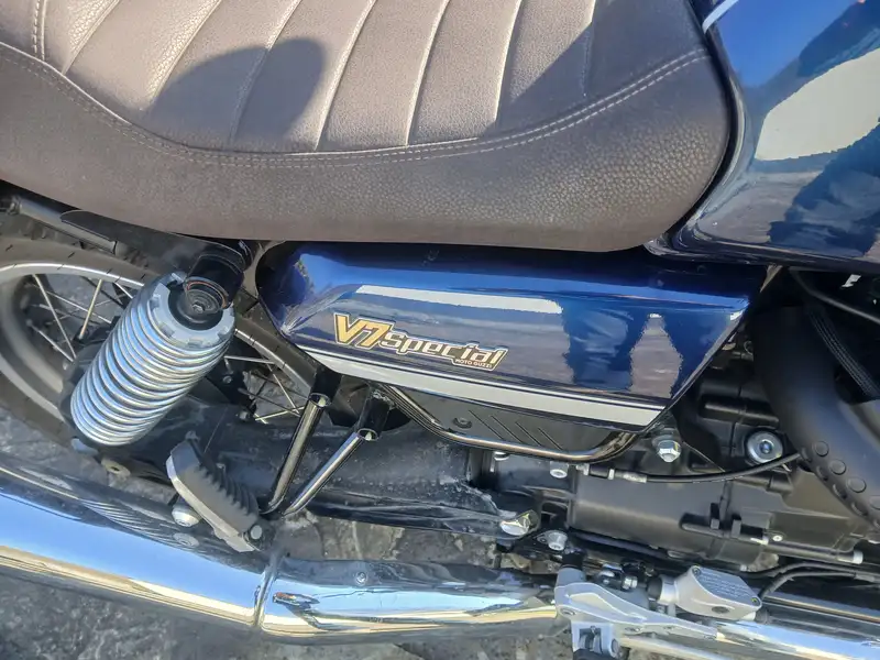 Moto Guzzi V 7 - foto 2