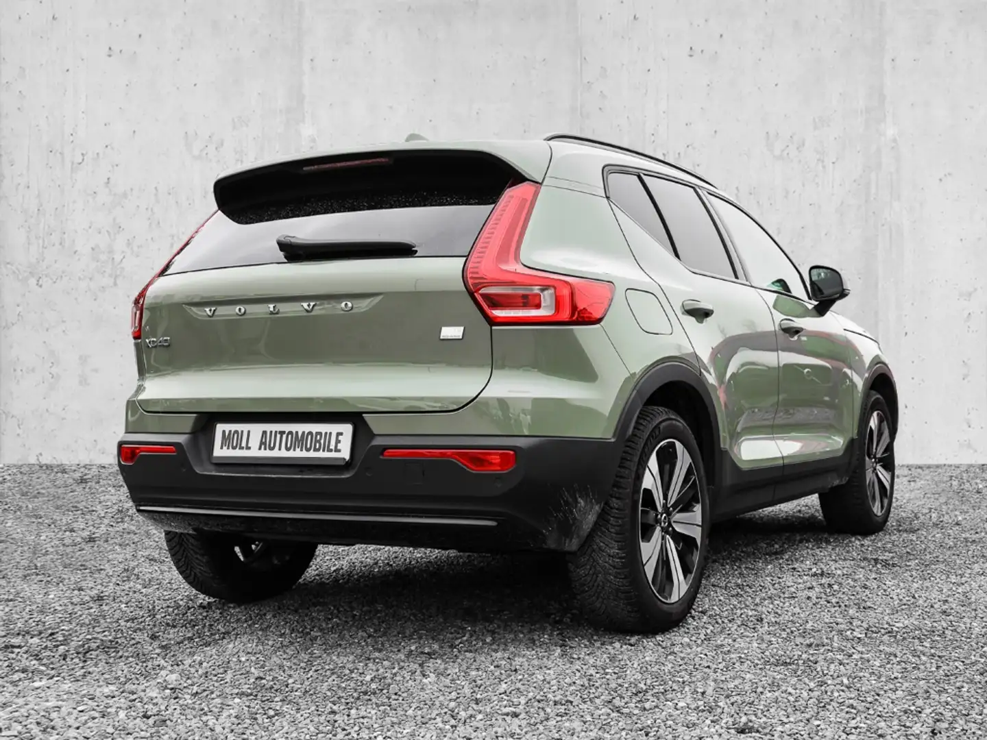 Volvo XC40 Plus Dark Recharge Plug-In Hybrid 2WD T5 Twin Engi Grün - 2