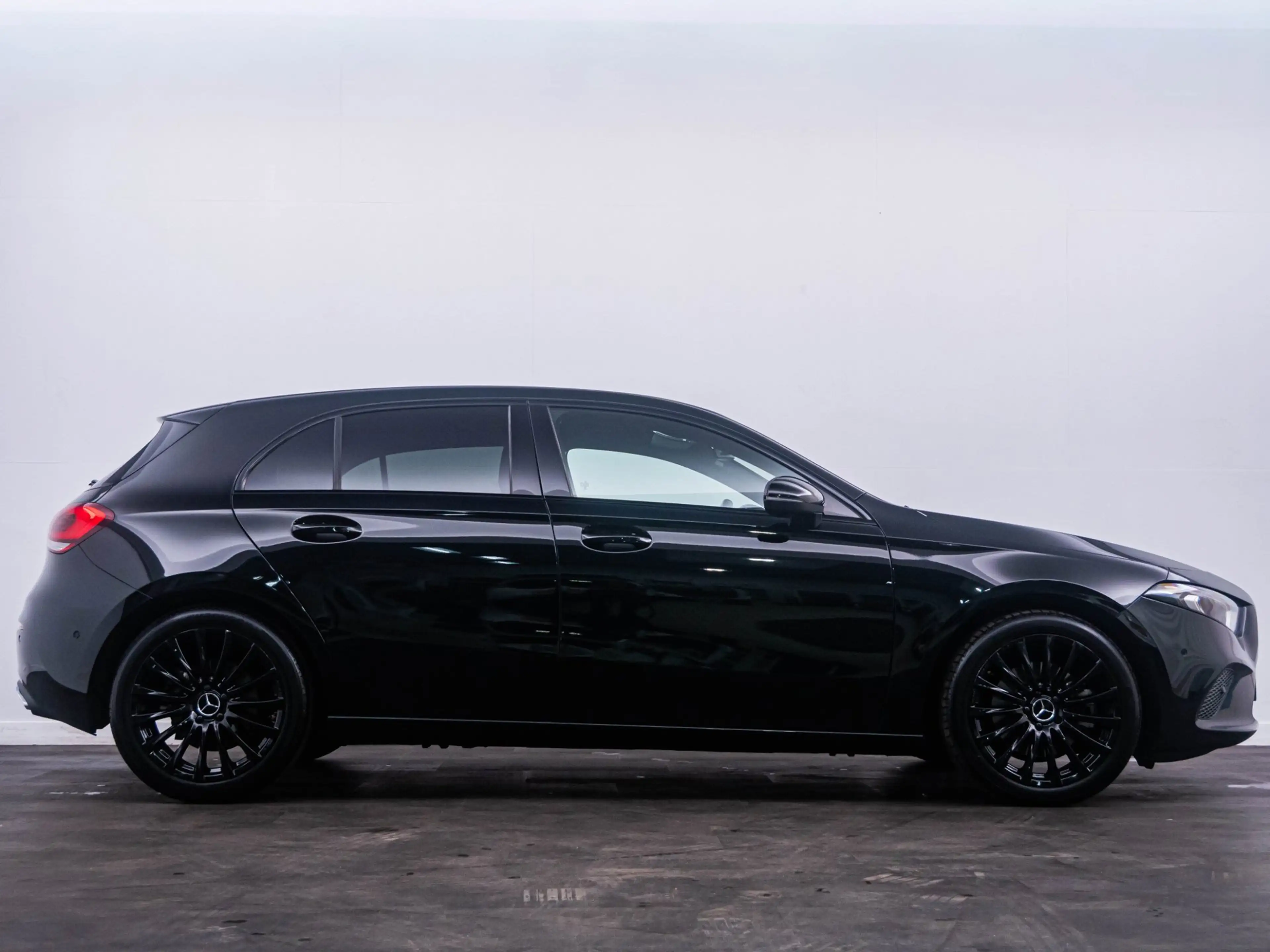 Mercedes-Benz A 220 Premium Night Edition PDC|Cruise! — photo 12