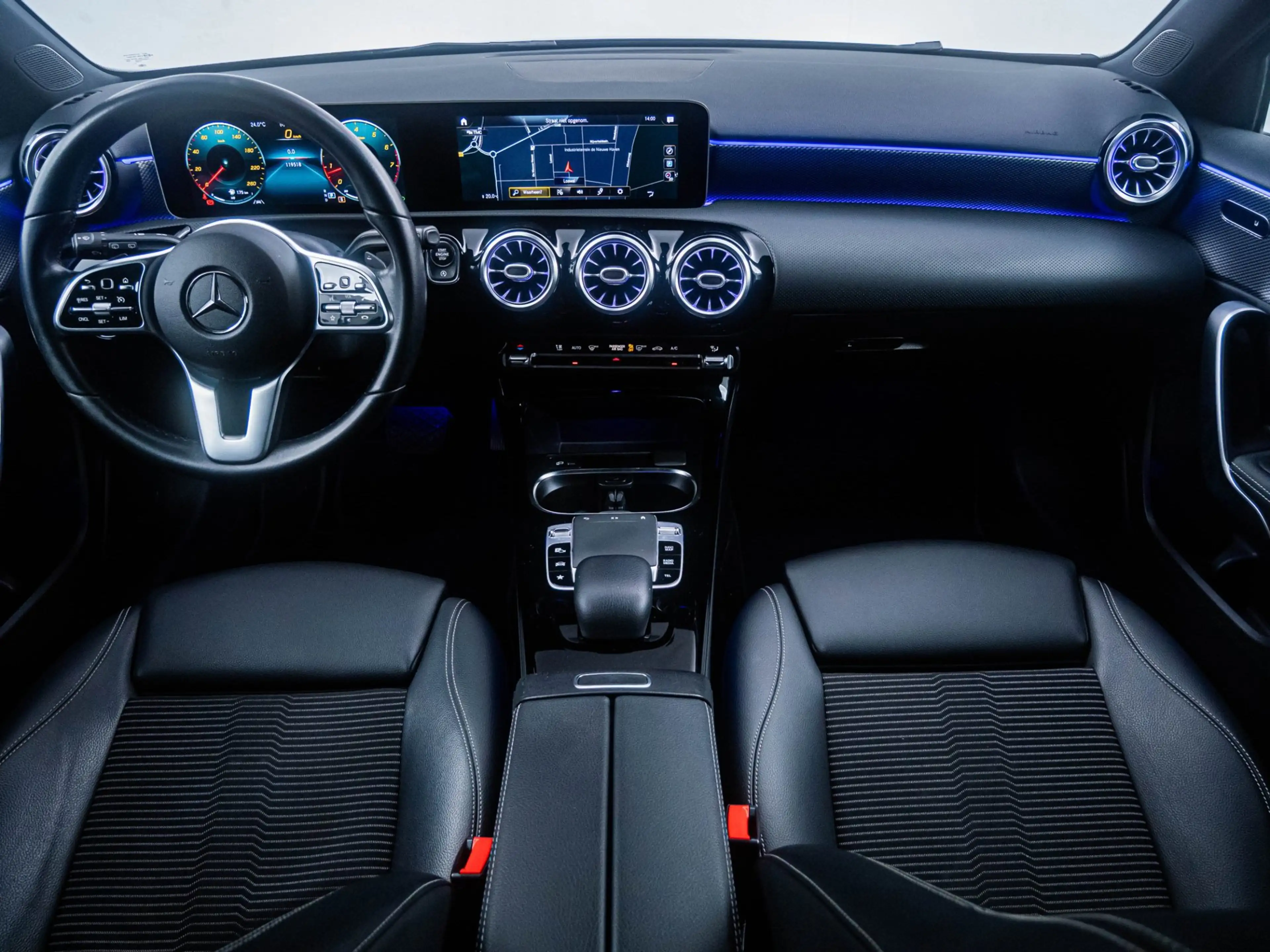 Mercedes-Benz A 220 Premium Night Edition PDC|Cruise! — photo 2