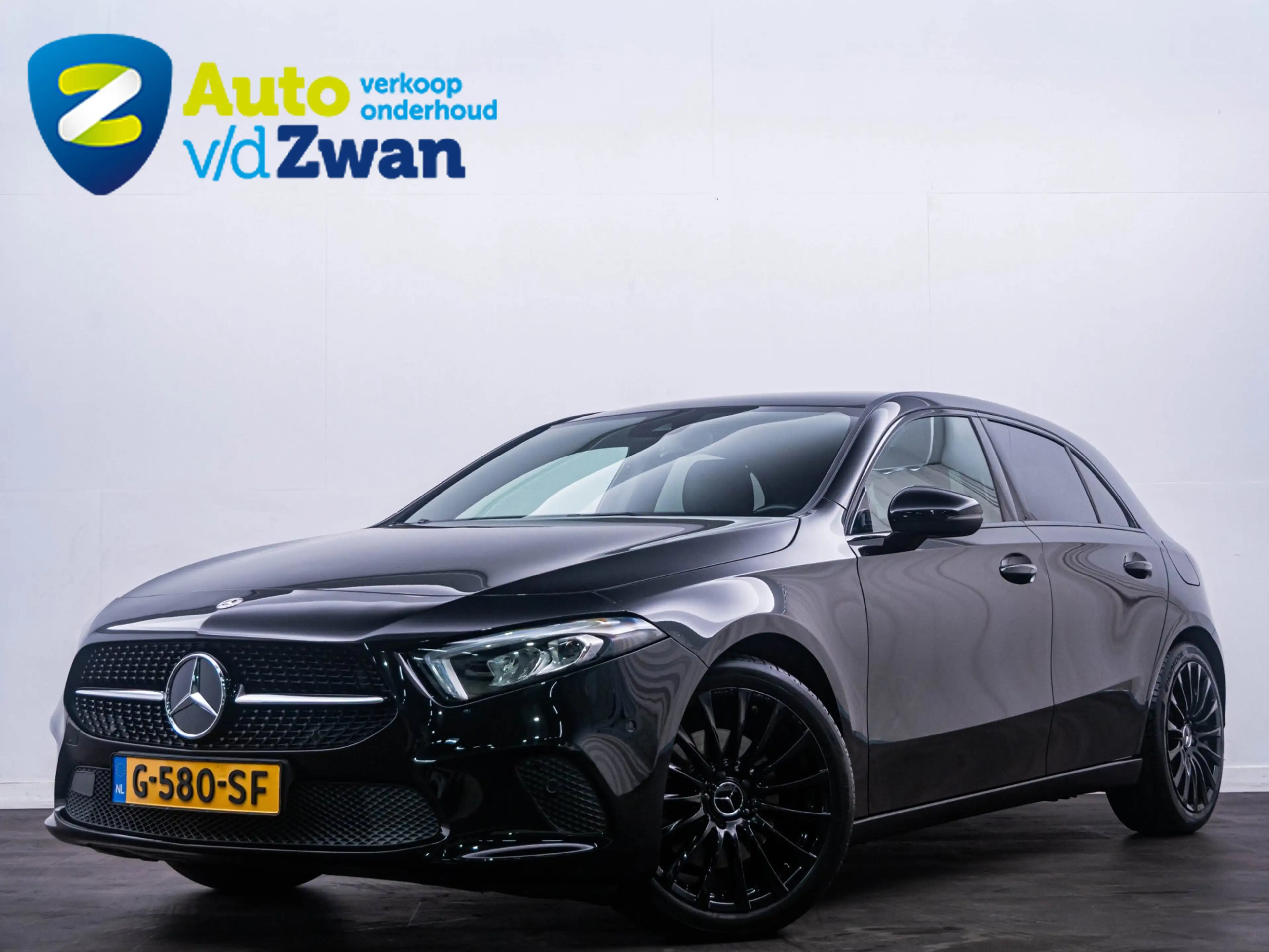 Mercedes-Benz A 220 Premium Night Edition PDC|Cruise!