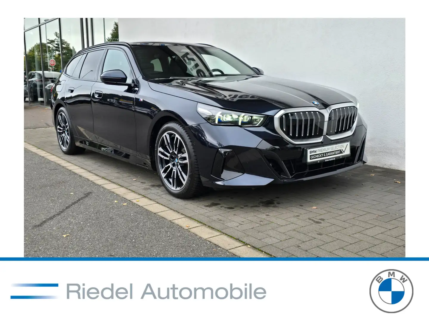 BMW 520 d xDrive Touring M Sportpaket*Standhzg*AHK* Schwarz - 1