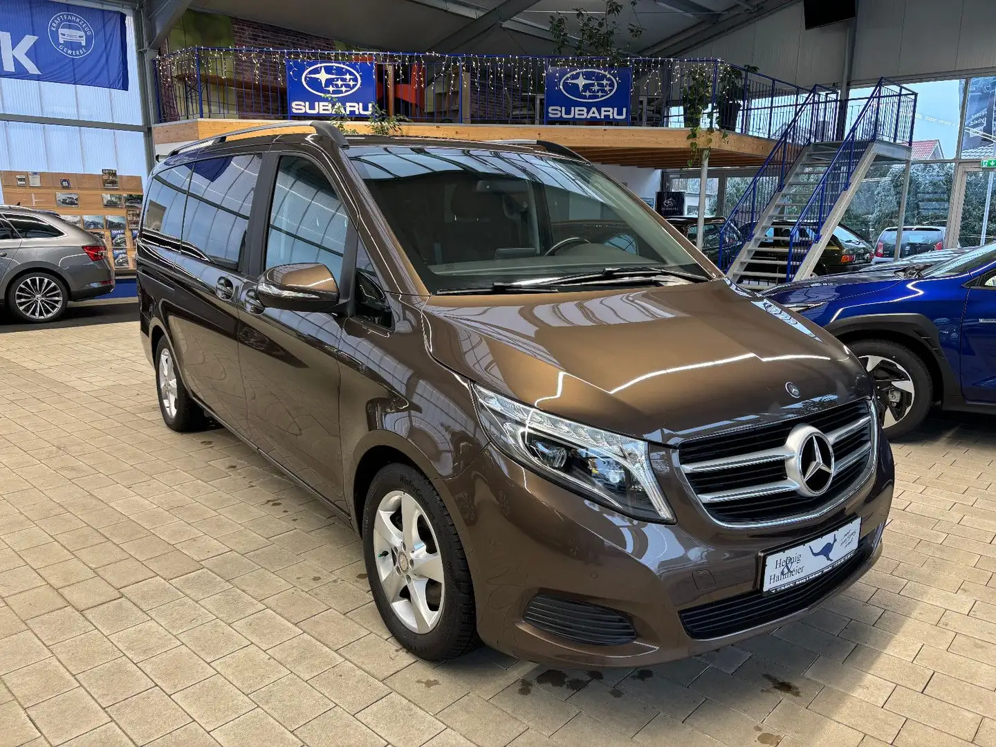 Mercedes-Benz V 220 V -Klasse   220 CDI  EDITION lang Fahrradt Braun - 1
