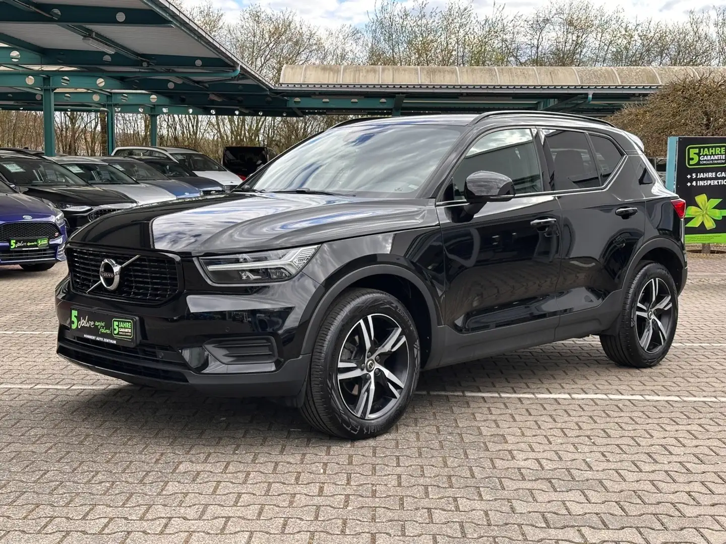 Volvo XC40 T3 R Design *Kamera*Sitzh.*Navi*Tempomat*LM Black - 2