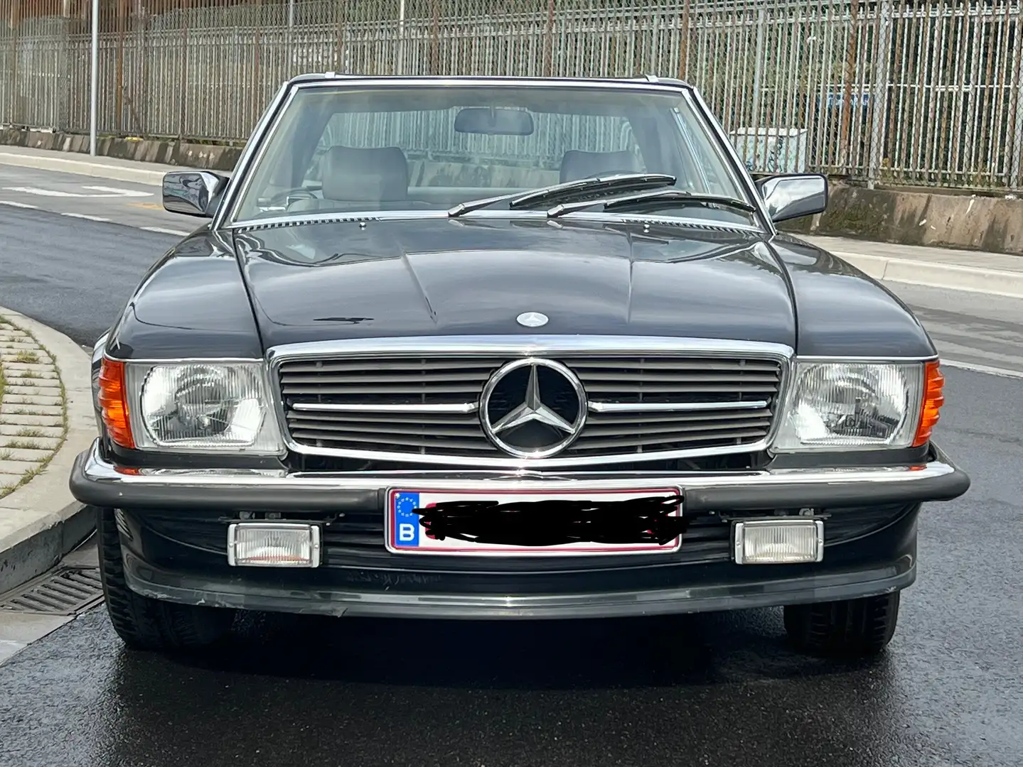 Mercedes-Benz SL 560 - 1