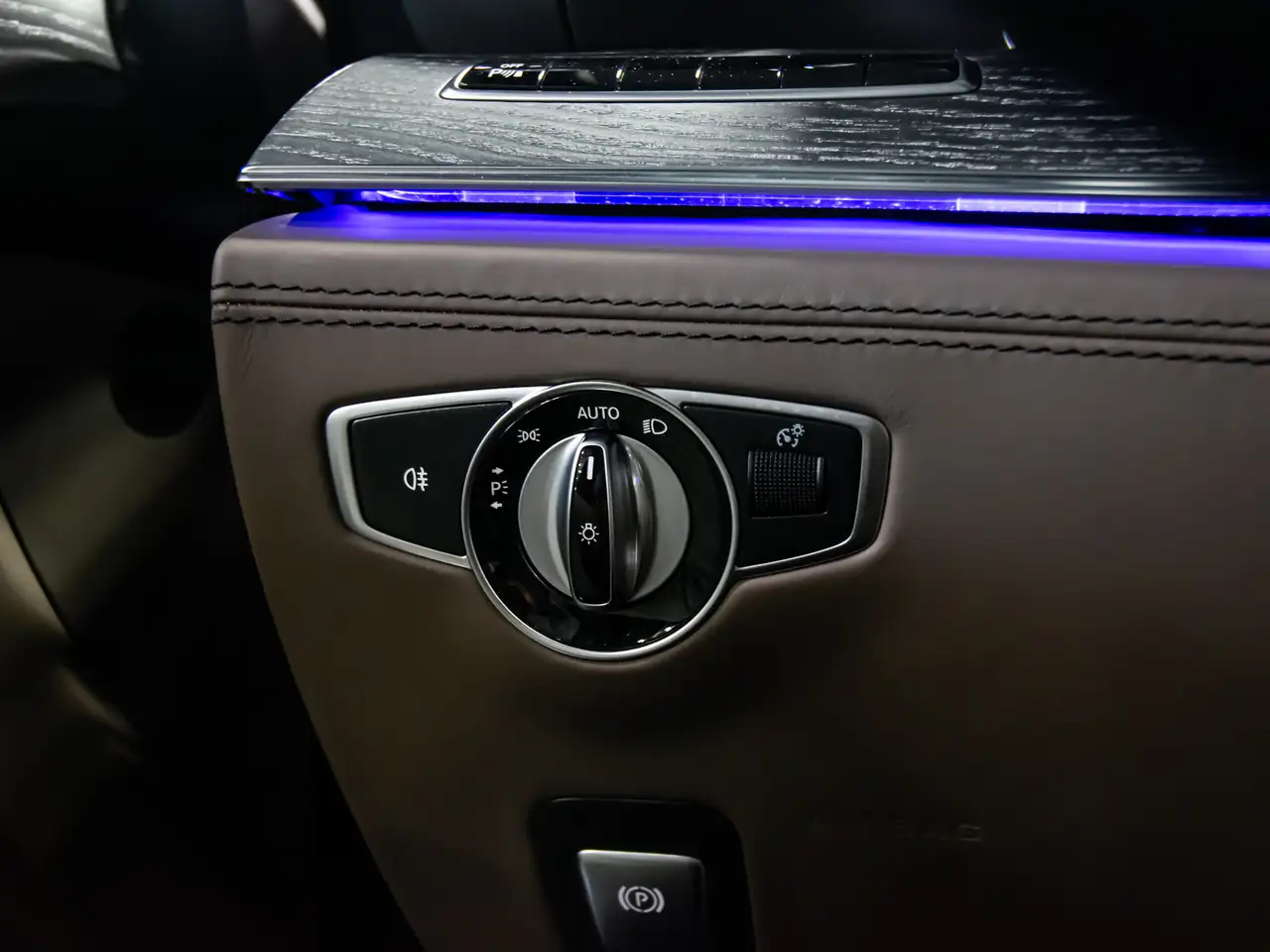 Mercedes-Benz AMG GT снимка Mercedes-Benz AMG GT