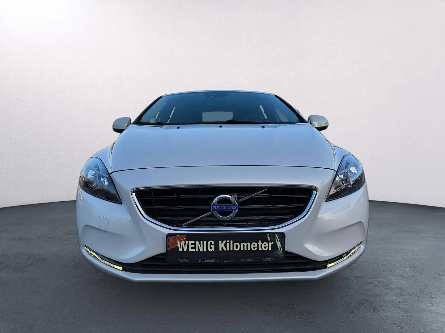 Volvo V40 You!Navi,R-Kamera,PDC,SHZ,Tempomat,TÜV05/25 Weiß - 2