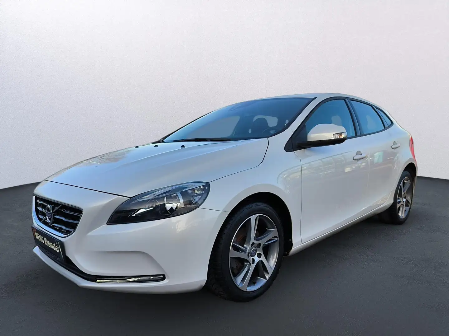 Volvo V40 You!Navi,R-Kamera,PDC,SHZ,Tempomat,TÜV05/25 Weiß - 1
