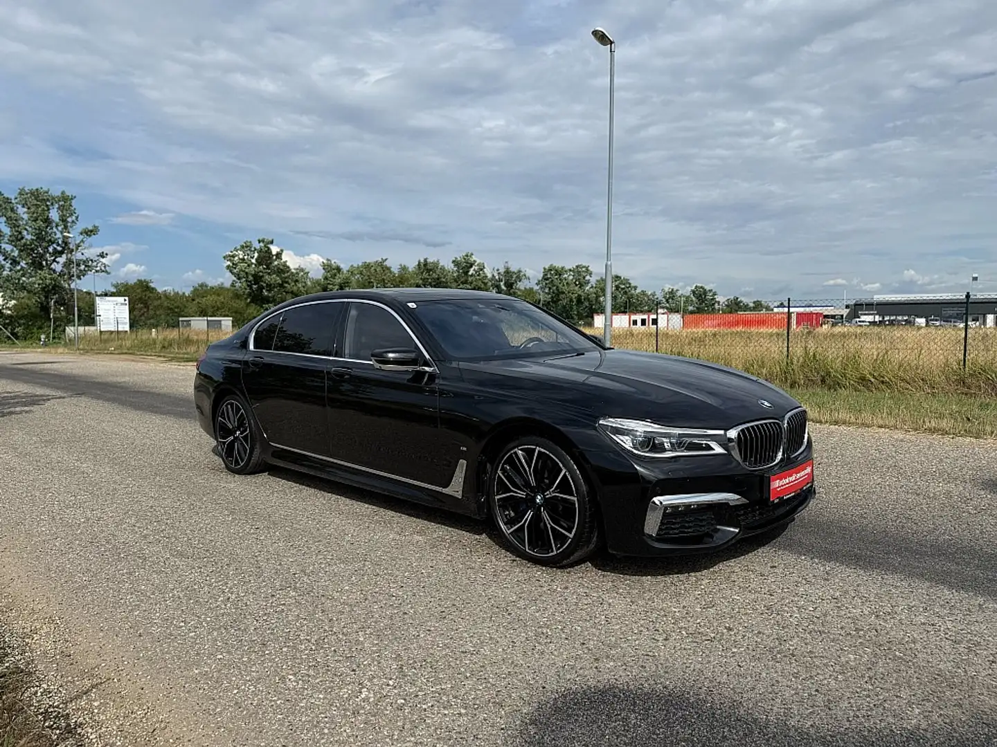 BMW 740 Le PHEV xDrive M-Paket Aut. Zwart - 2