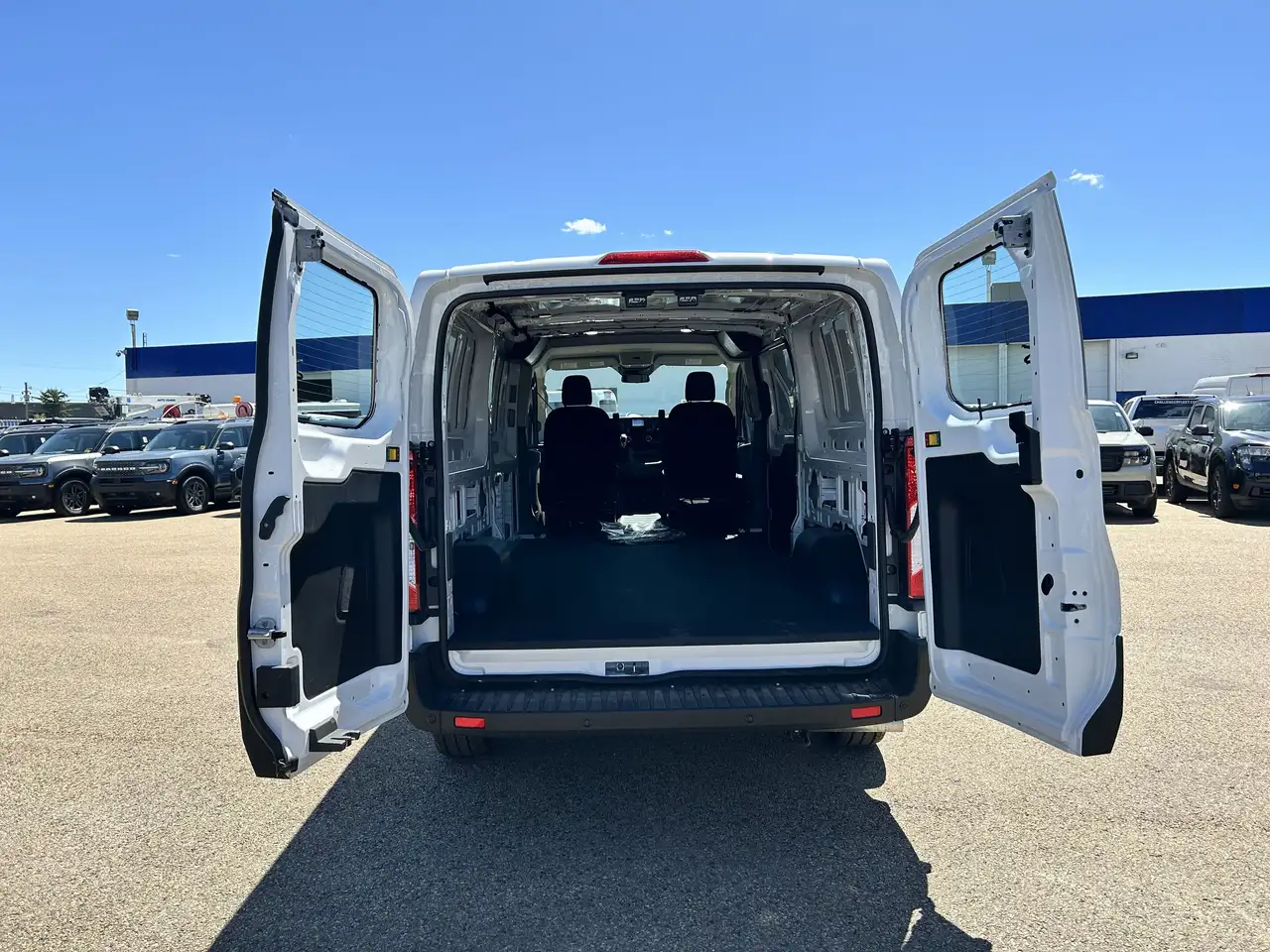 Ford Transit Cargo Van снимка Ford Transit Cargo Van