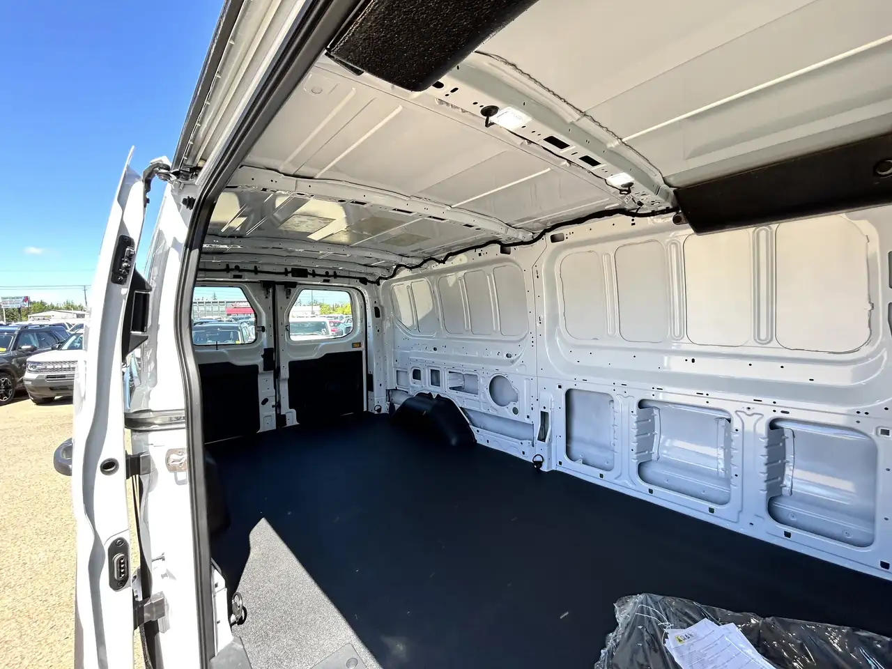 Ford Transit Cargo Van снимка Ford Transit Cargo Van