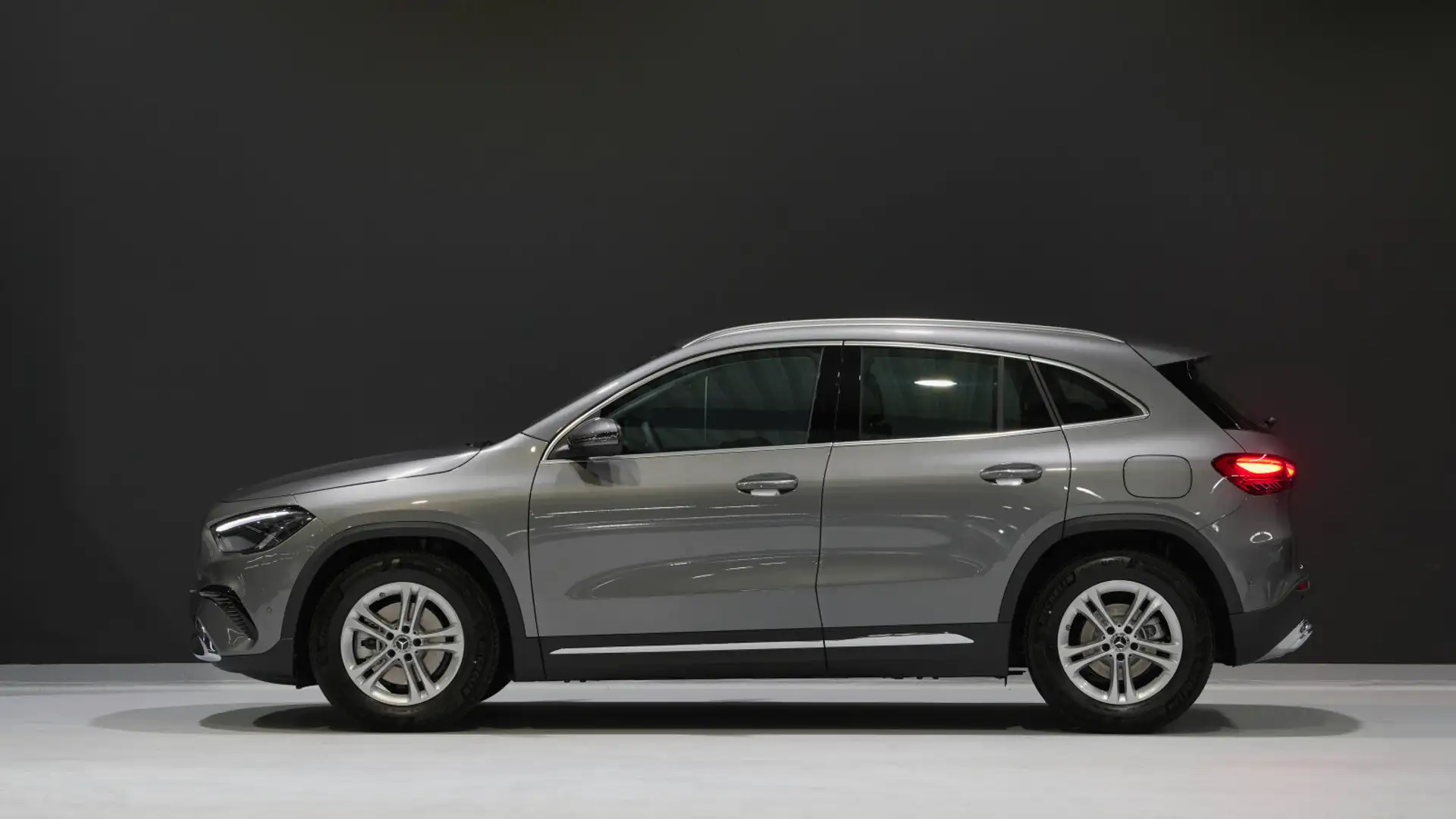 Mercedes-Benz GLA 200 GLA 200d - 2