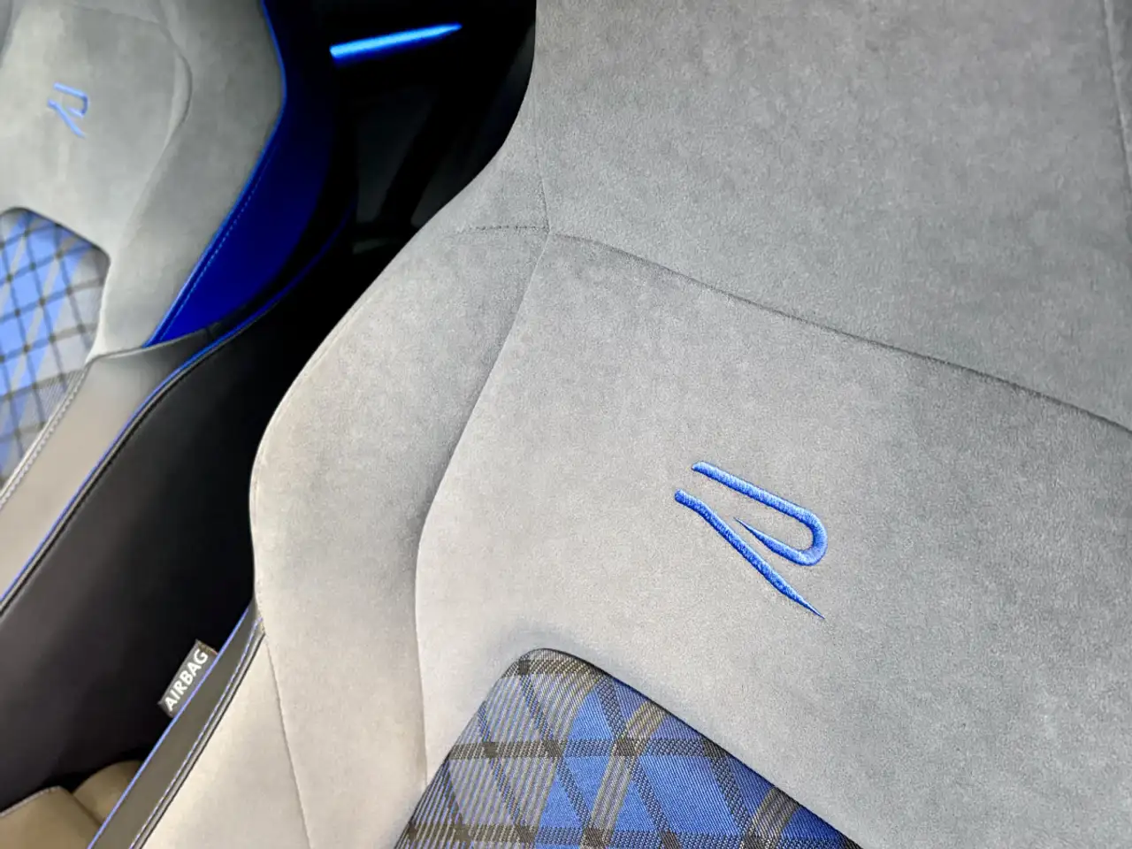 Volkswagen Golf R 4Motion 2.0 TSI 320 CV DSG7 *Toit Ouvrant* *Camér 8