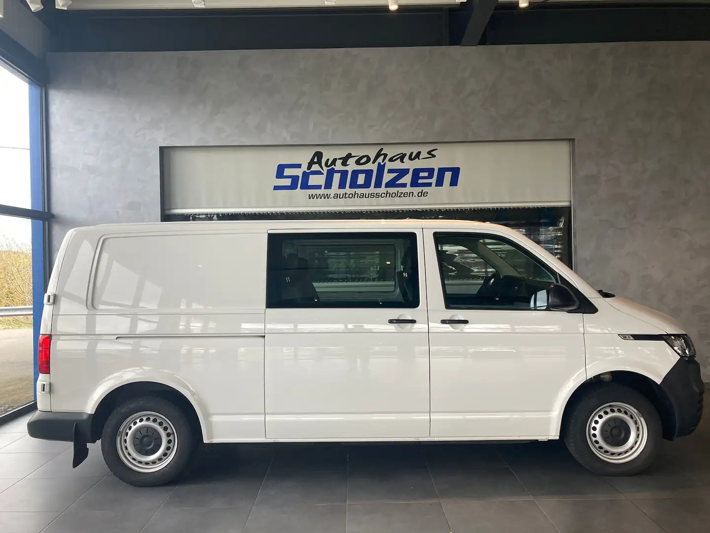 Volkswagen T6.1 Transporter 2.0 TDI DoKa LR Weiß - 2