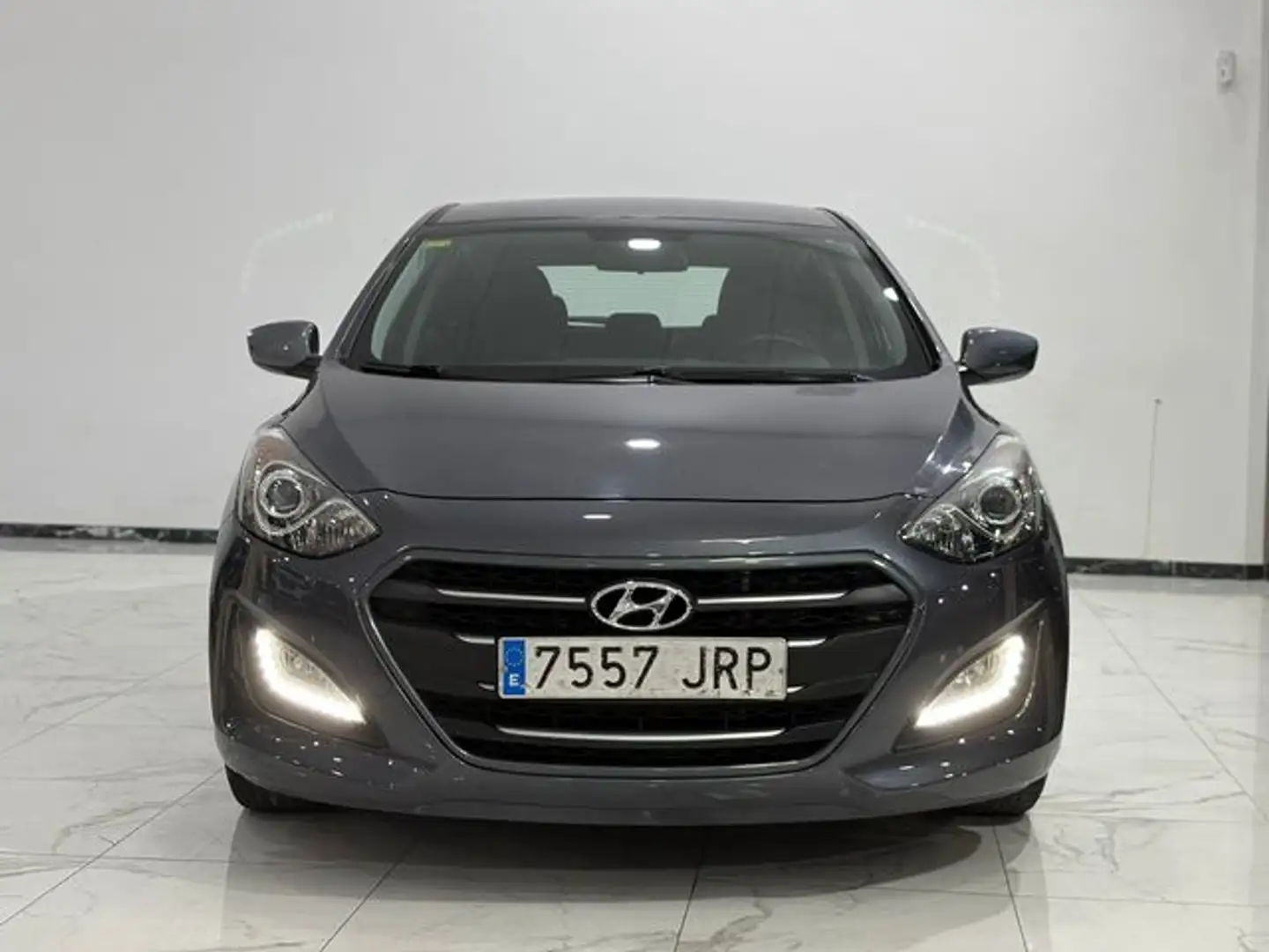 Hyundai i30 1.4CRDi Klass 90 Grau - 2