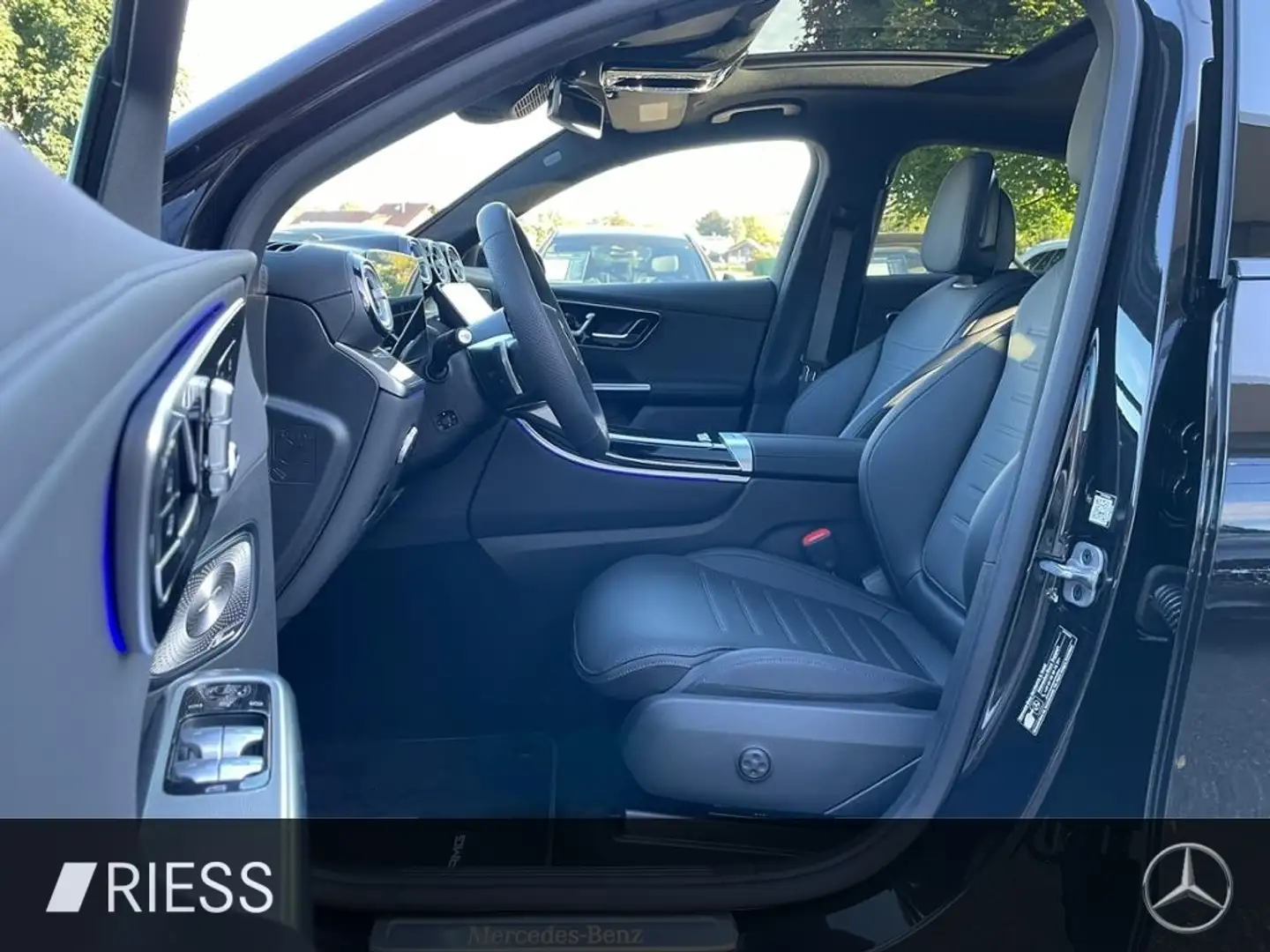 Mercedes-Benz GLC 300 Coupé AMG+PANO+AHK+DISTR+DIGI L+KEYL+360 Schwarz - 2