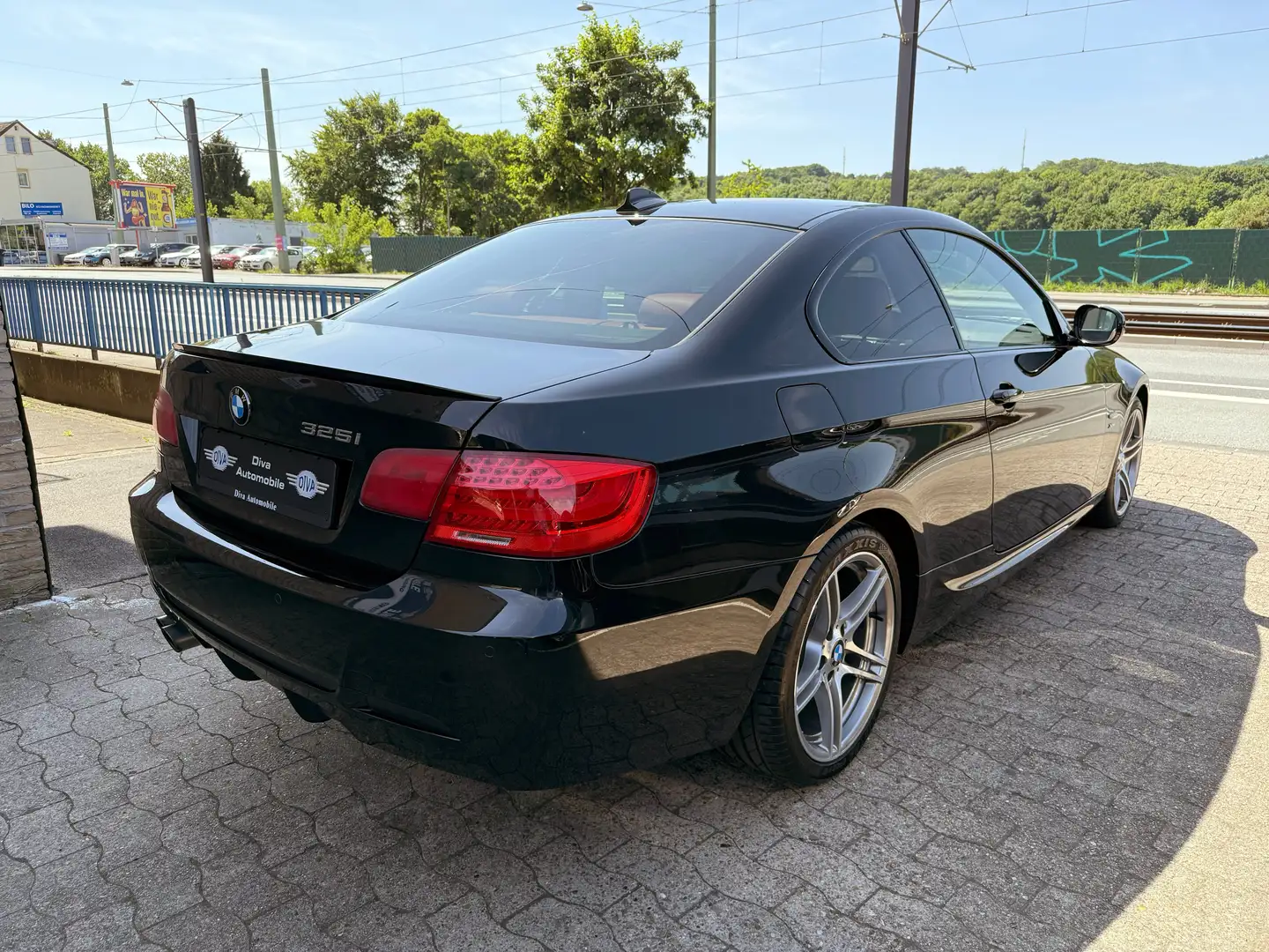 BMW 325 325i xDrive Edition M Sport Zwart - 2