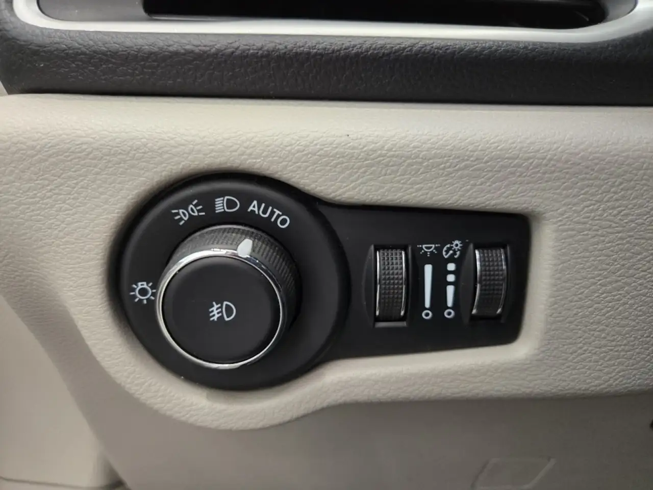 Chrysler Pacifica снимка Chrysler Pacifica