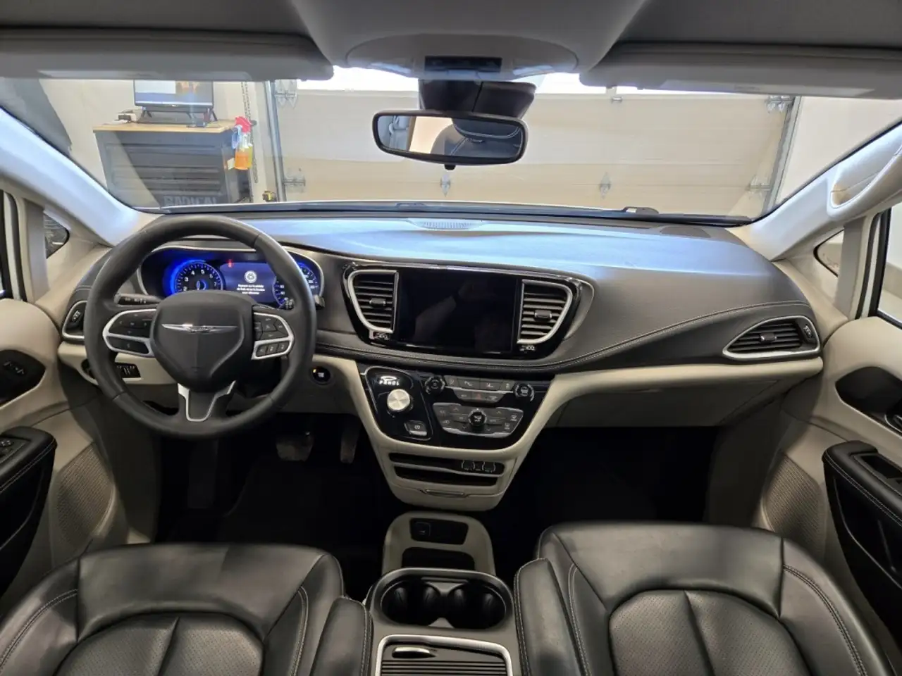 Chrysler Pacifica снимка Chrysler Pacifica