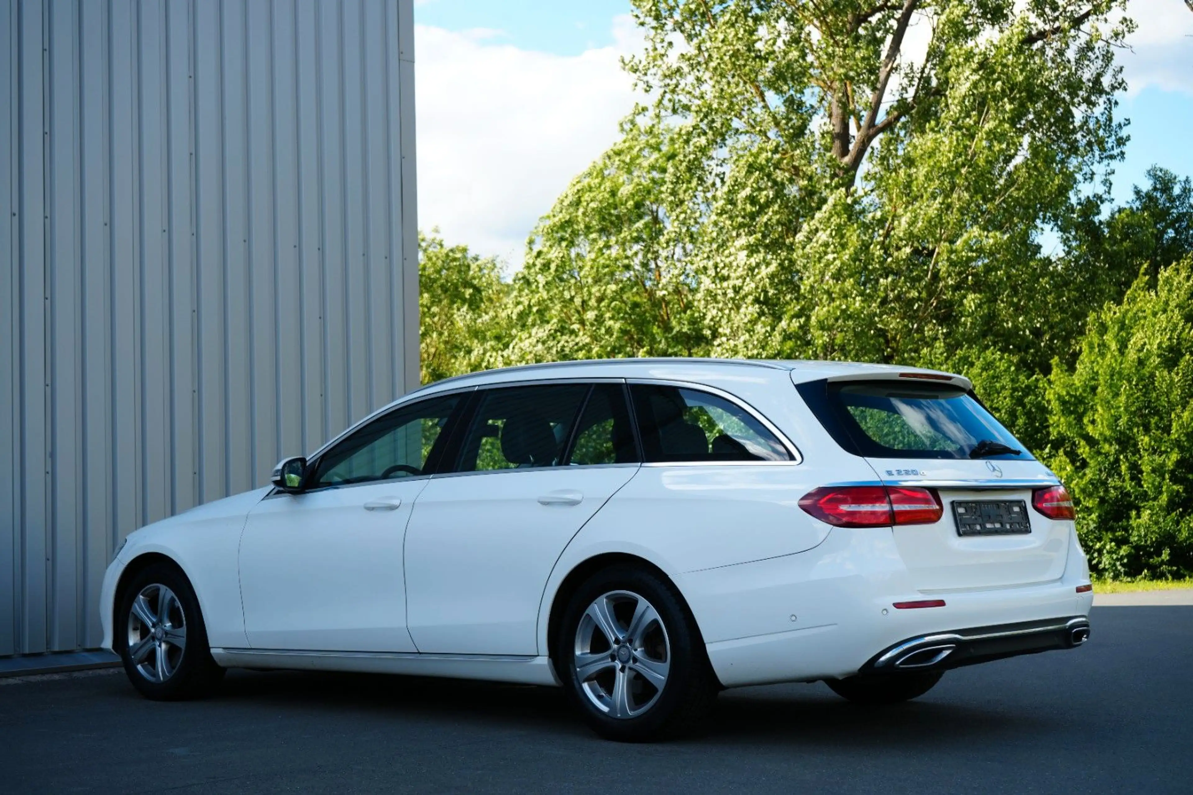 Mercedes-Benz E 220 d 4Matic/Avanatgarde/Multib/AHK/Renterfzg. — photo 10