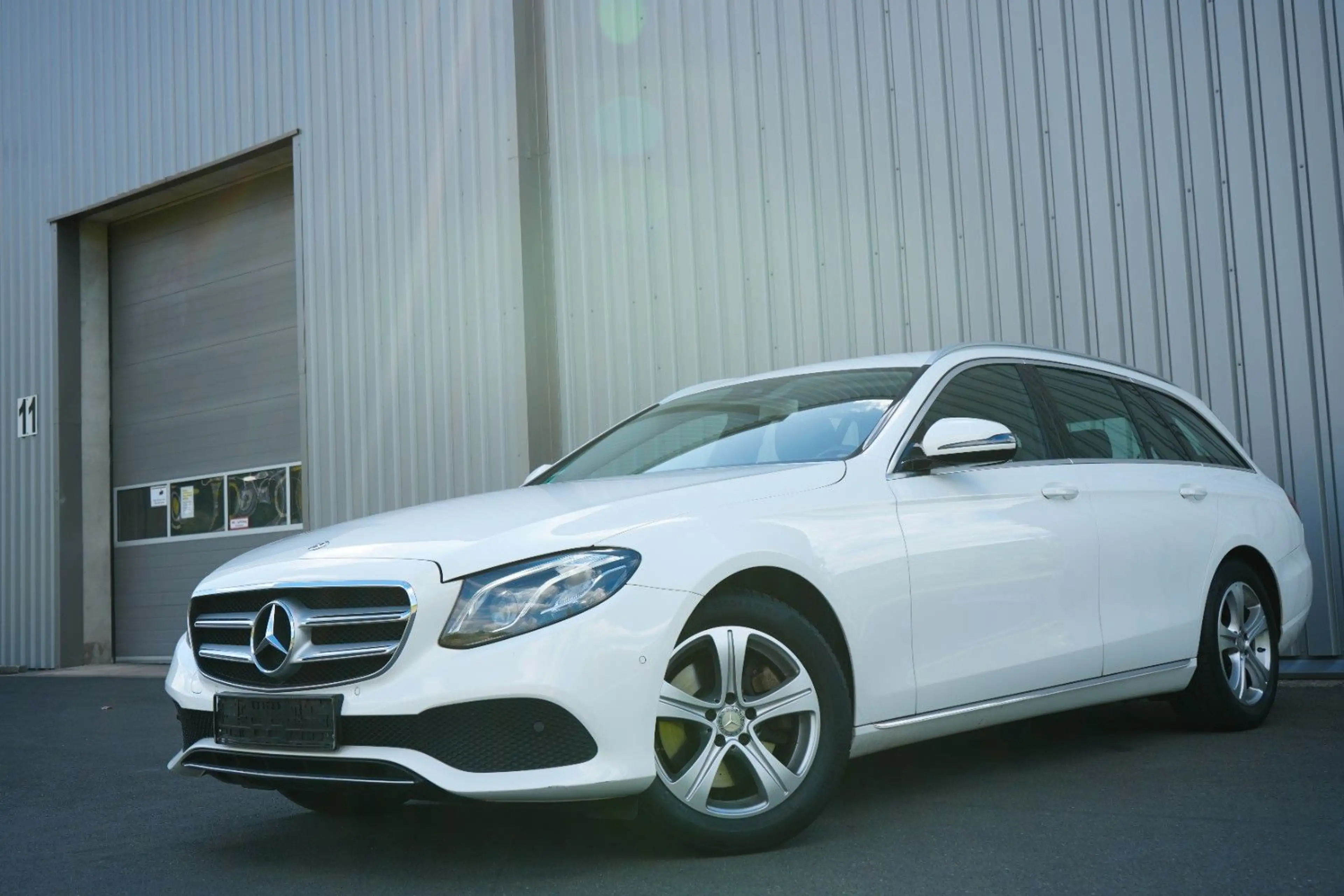 Mercedes-Benz E 220 d 4Matic/Avanatgarde/Multib/AHK/Renterfzg. — photo 4